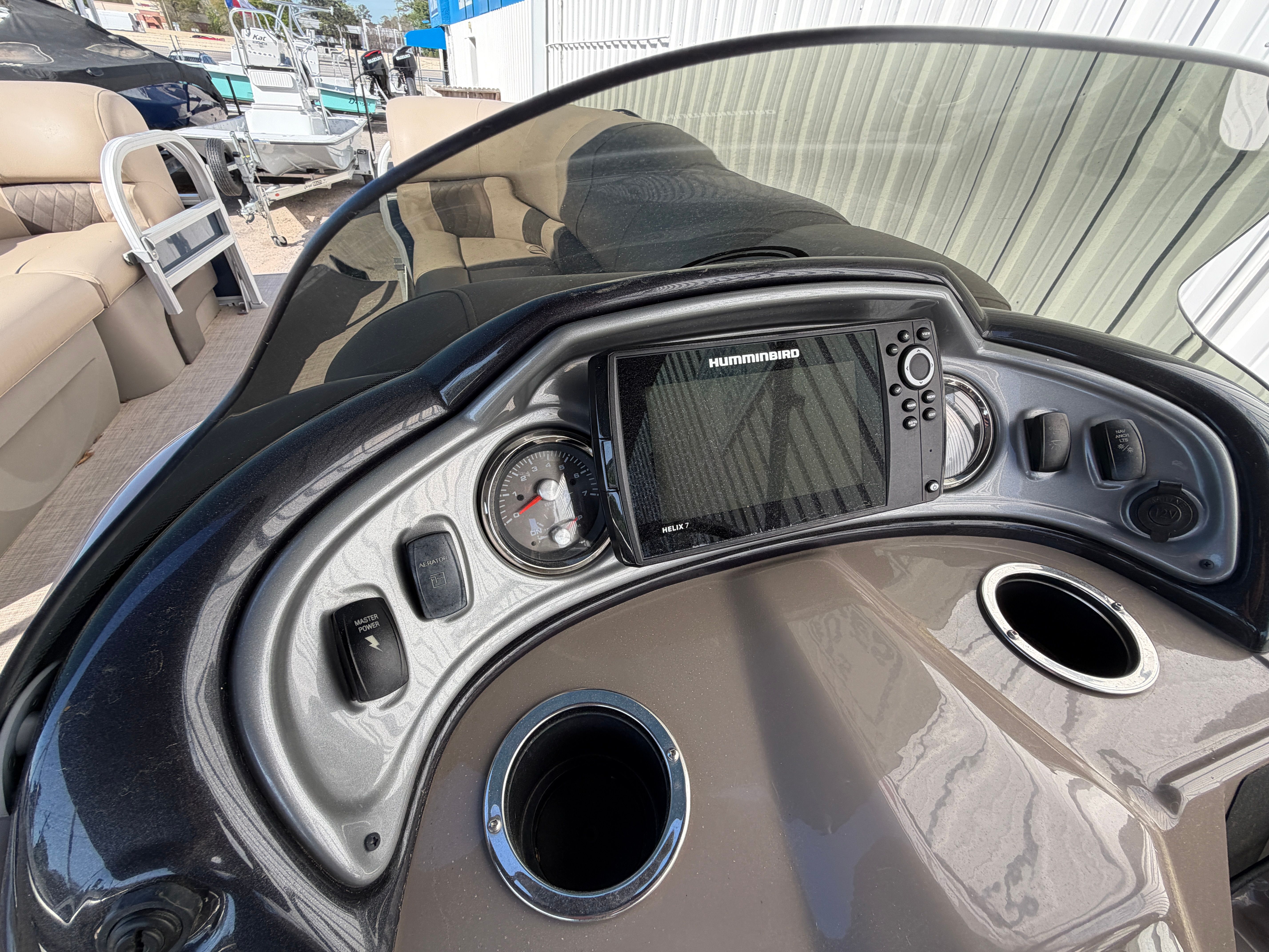 2022 SUN TRACKER SPORTFISH 22 DLX - Image 13