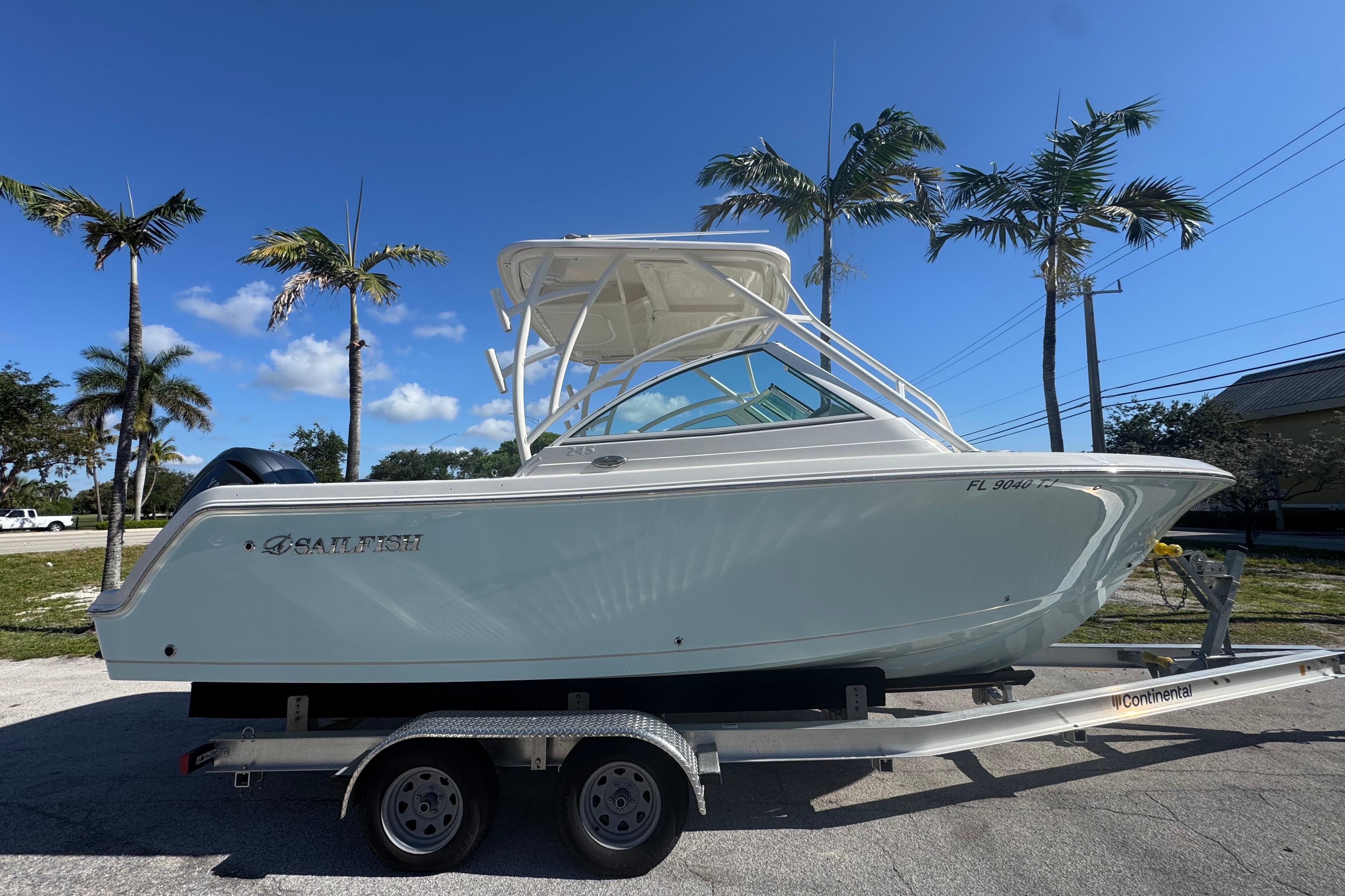 2023 Sailfish 245 DC
