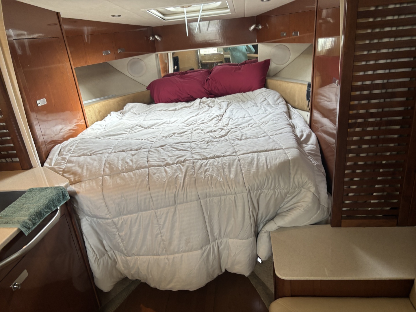 2010 Sea Ray 370 Sundancer - Image 23