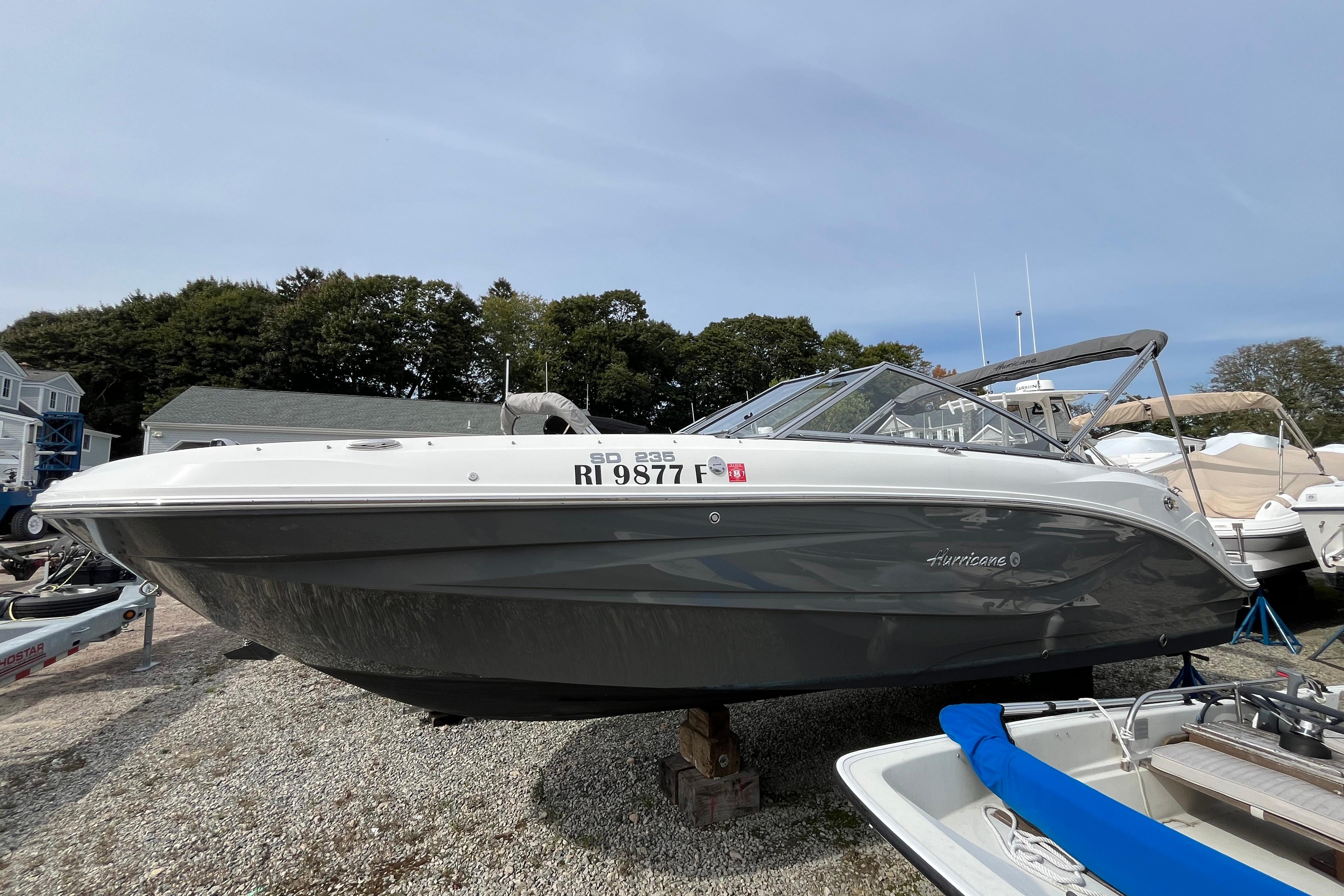 2023 Hurricane SunDeck 235 OB