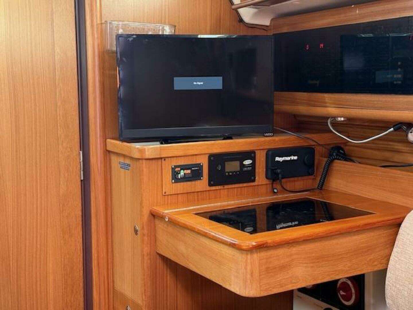 2012 Catalina 355 - Image 34