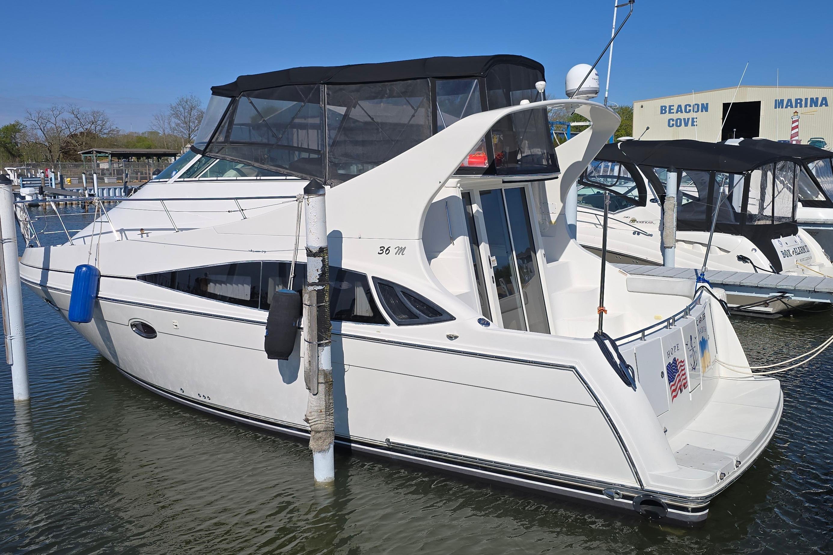 2006 Carver 36 Mariner