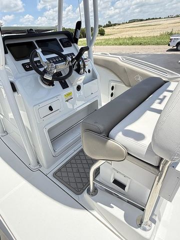 2024 Crownline 210 CC Finseeker - 15