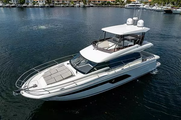 2022 Prestige 520 Fly