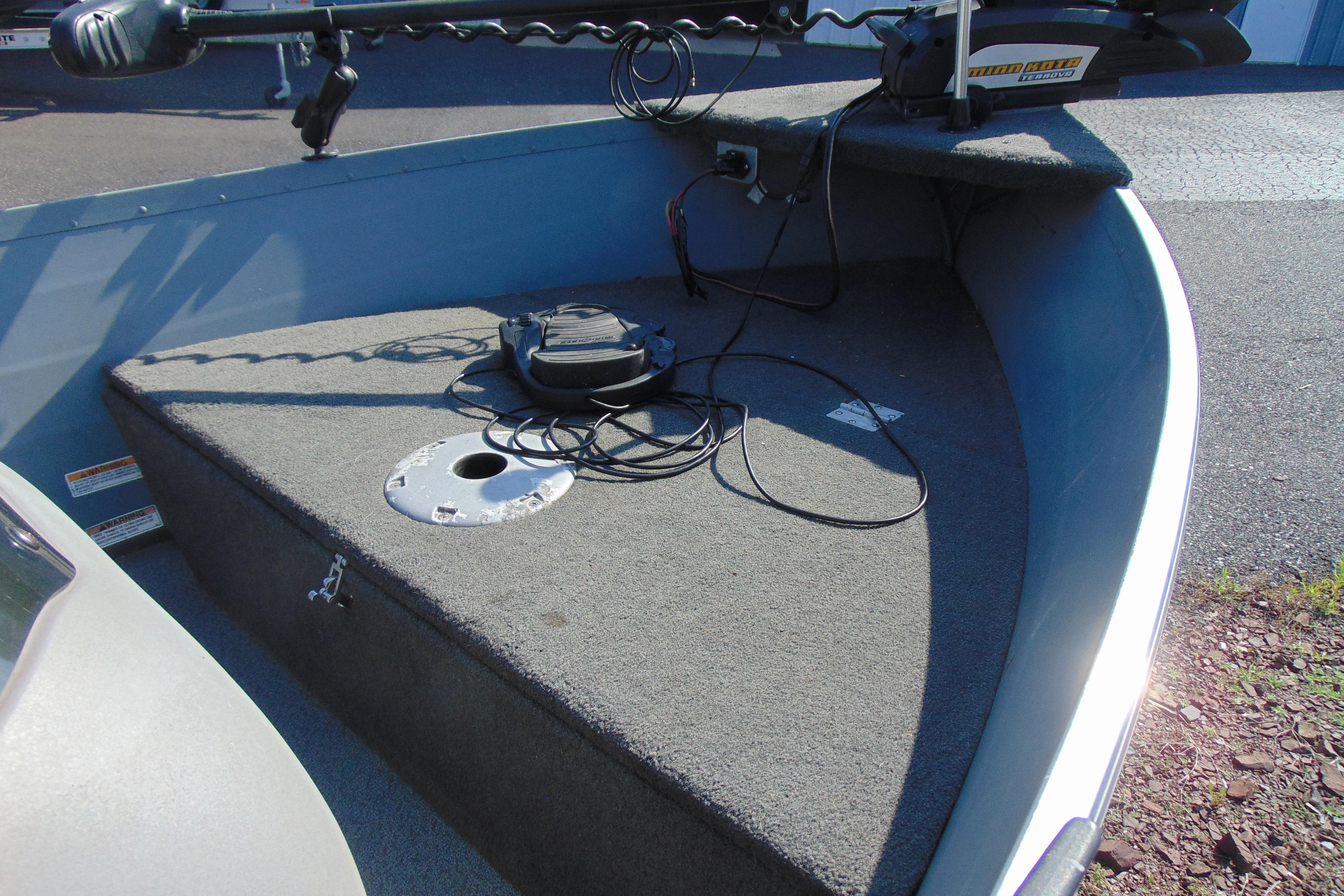 2017 Starcraft SF 16 DLX boat deck with trolling motor and wiring.