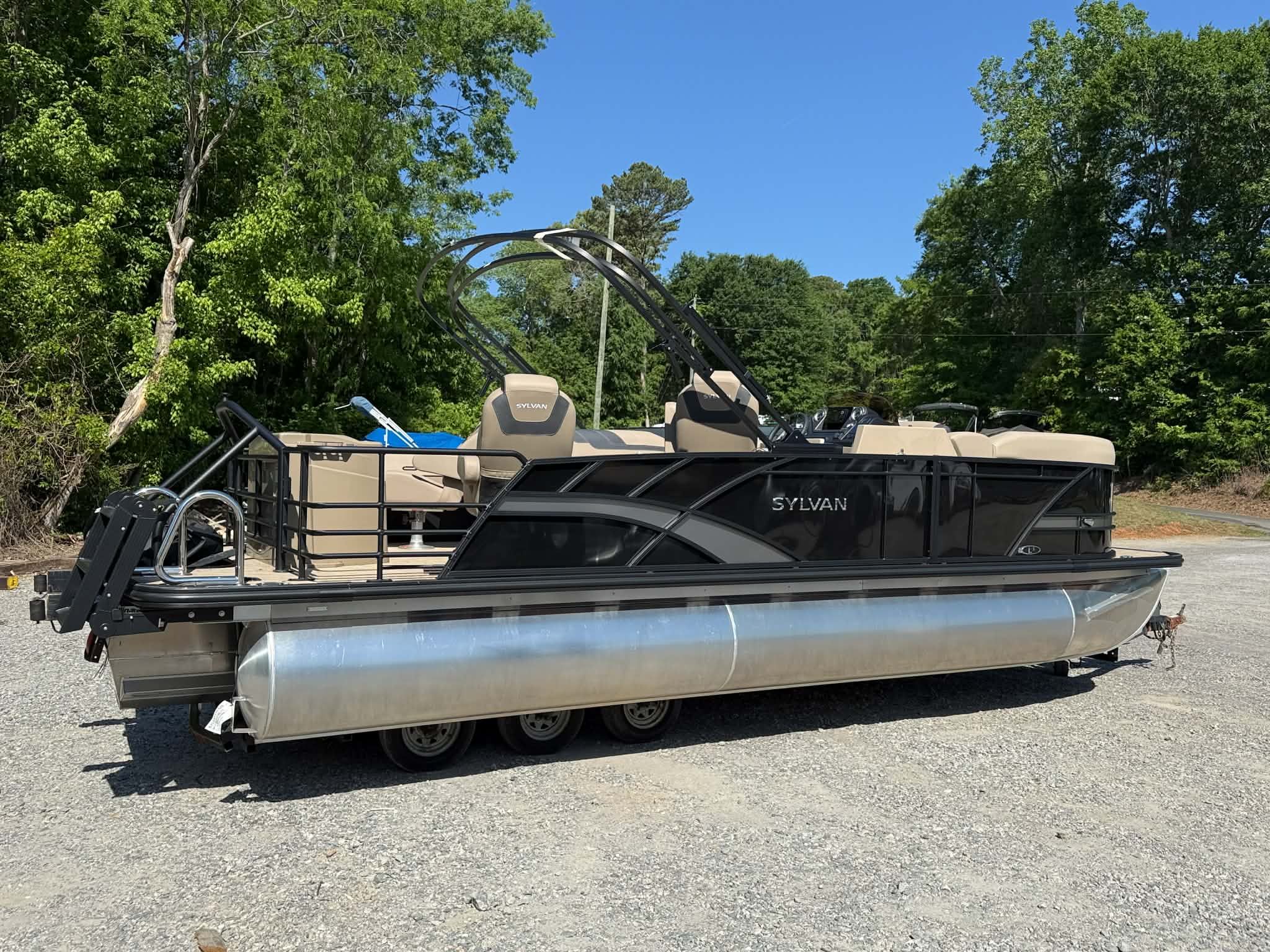 2025 Sylvan L-3 Party Fish