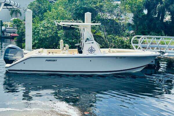 2016 Pursuit C 238 Center Console