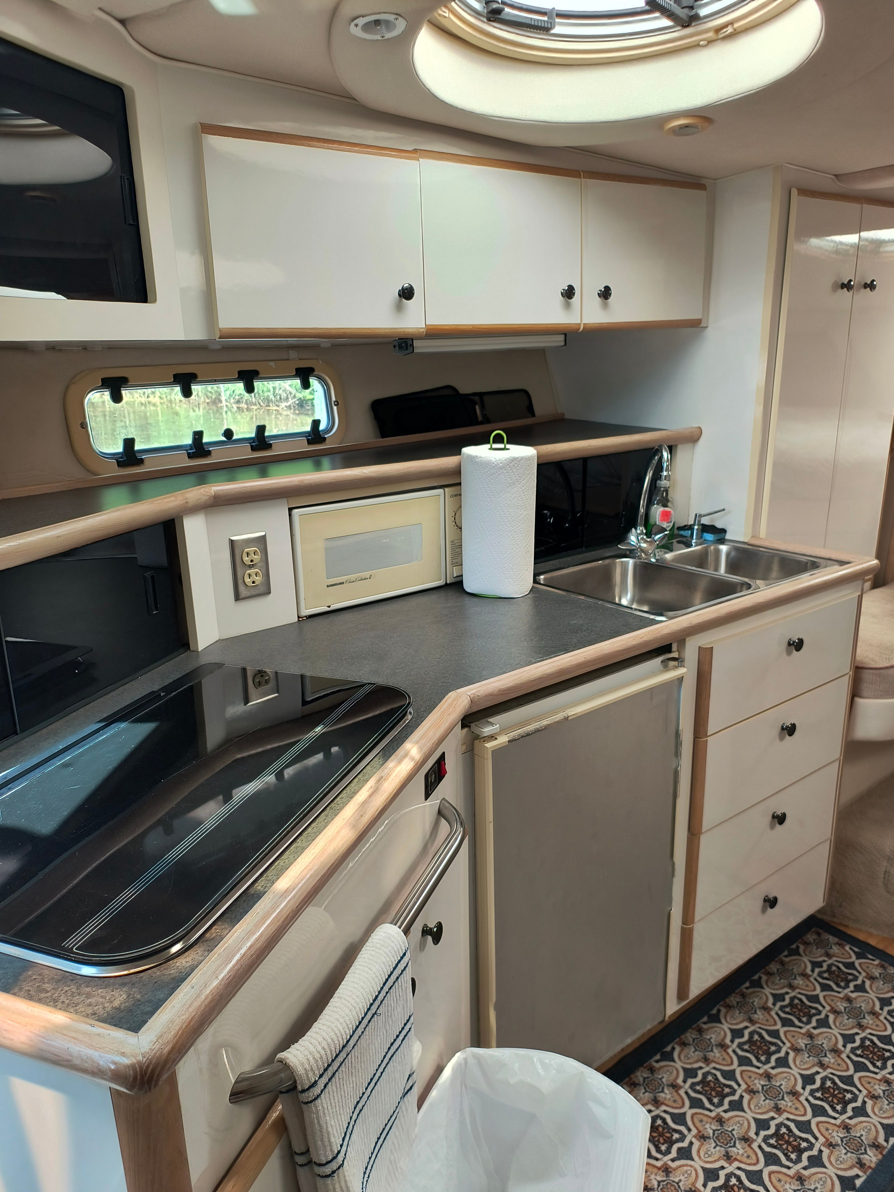 1994 Maxum 3200 SCR Express Cruiser - 23