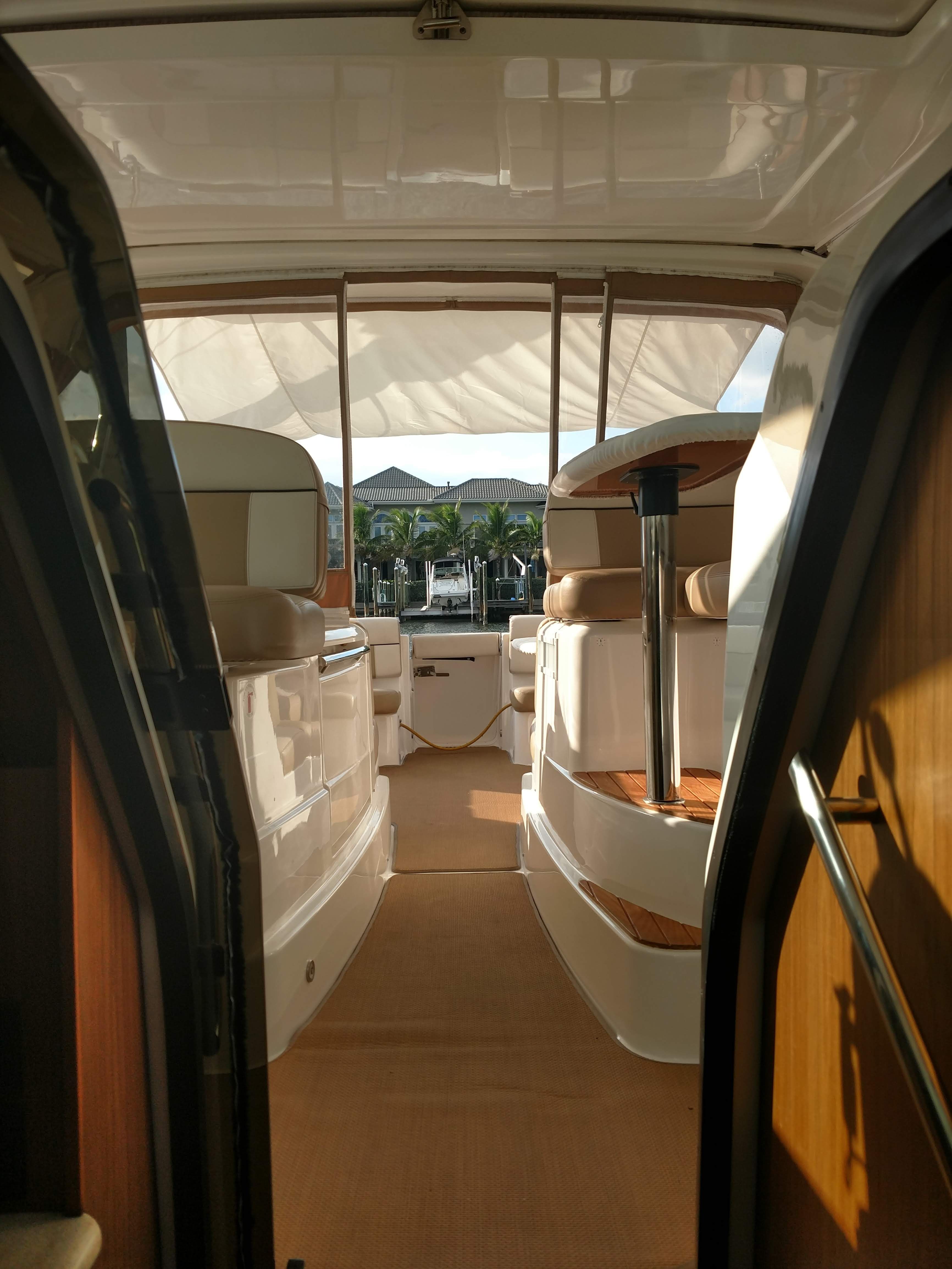 2014 Tiara Yachts 3100 Coronet - 17