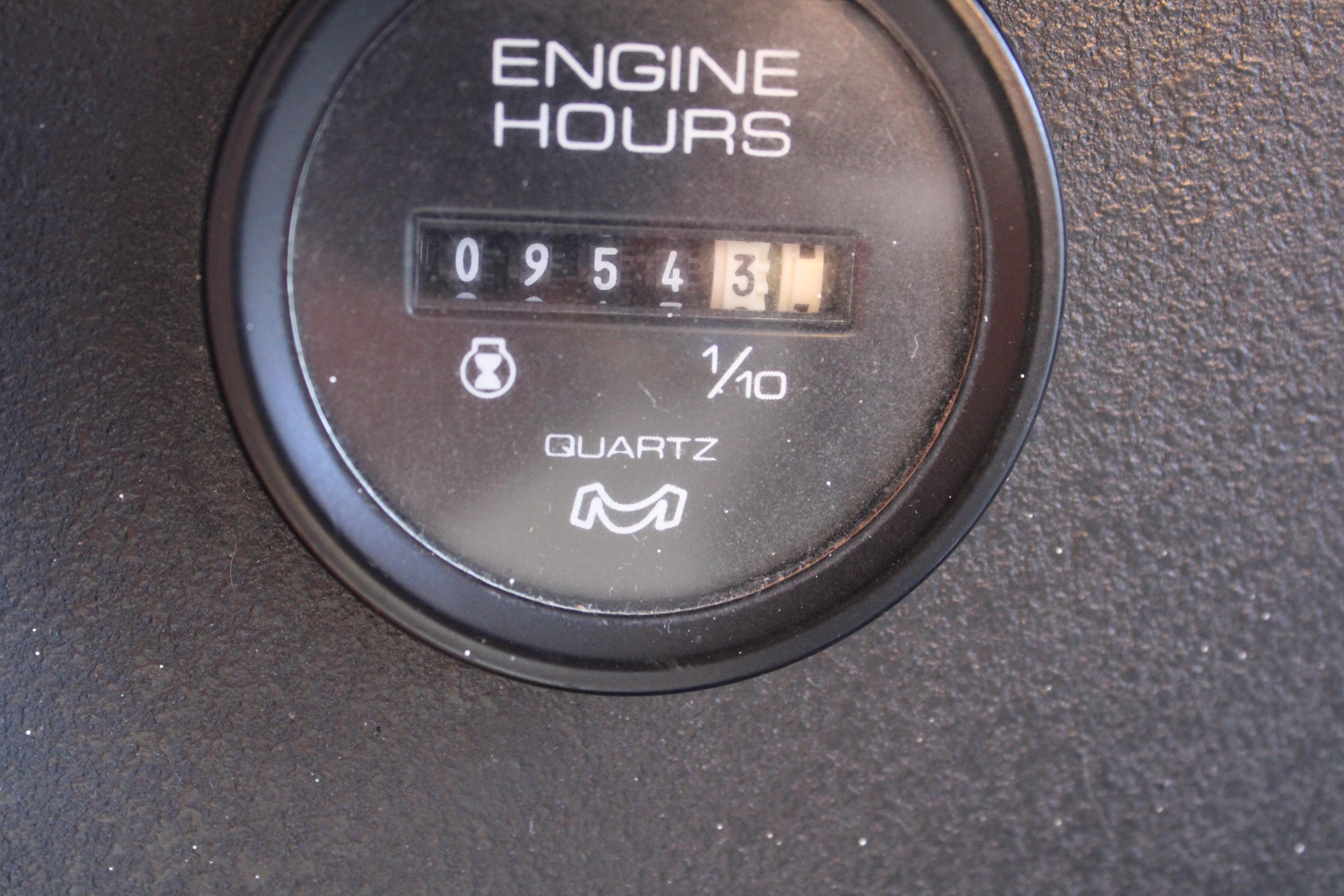 Engine hour meter showing 954.3 hours on a 1992 Sumerset 66 model.