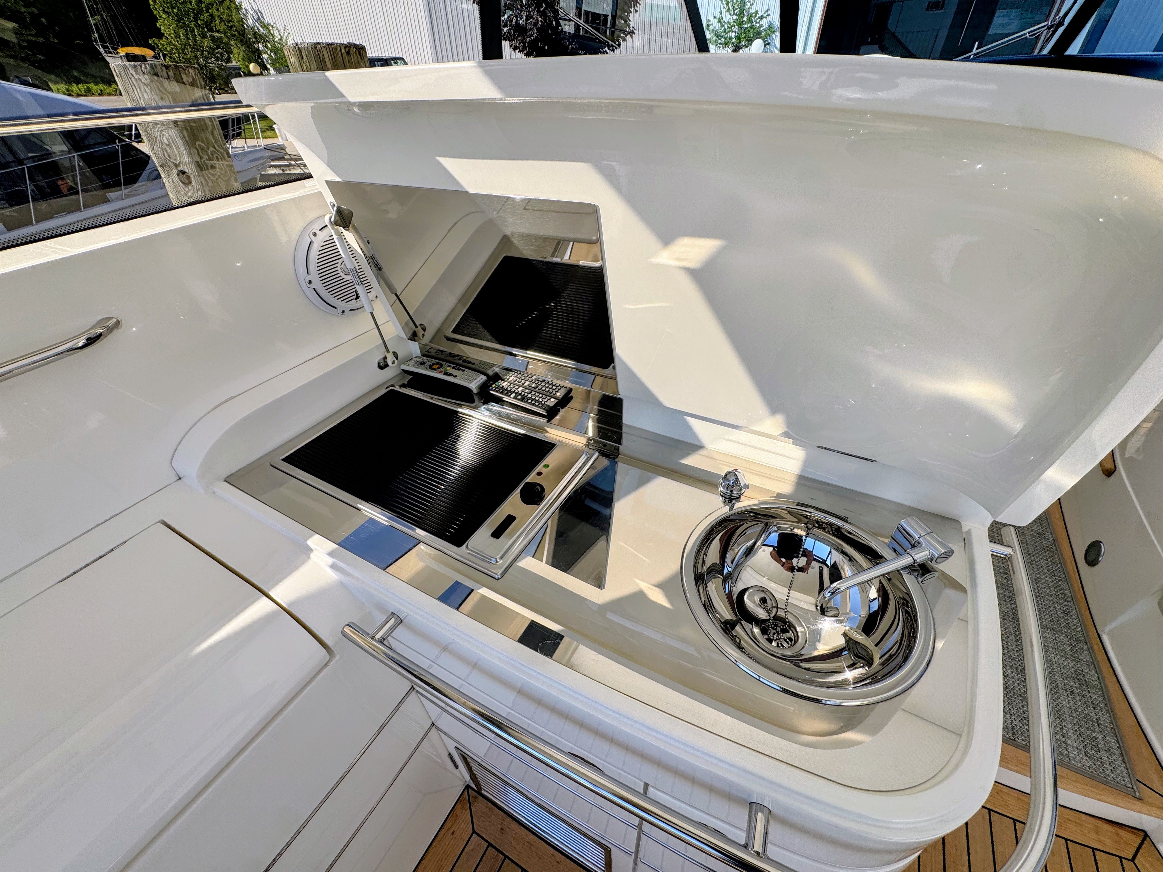 2004 Viking Princess V58 - 24