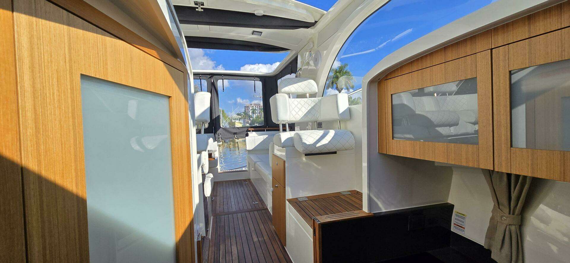 2025 Marex 310 Suncruiser - Image 15
