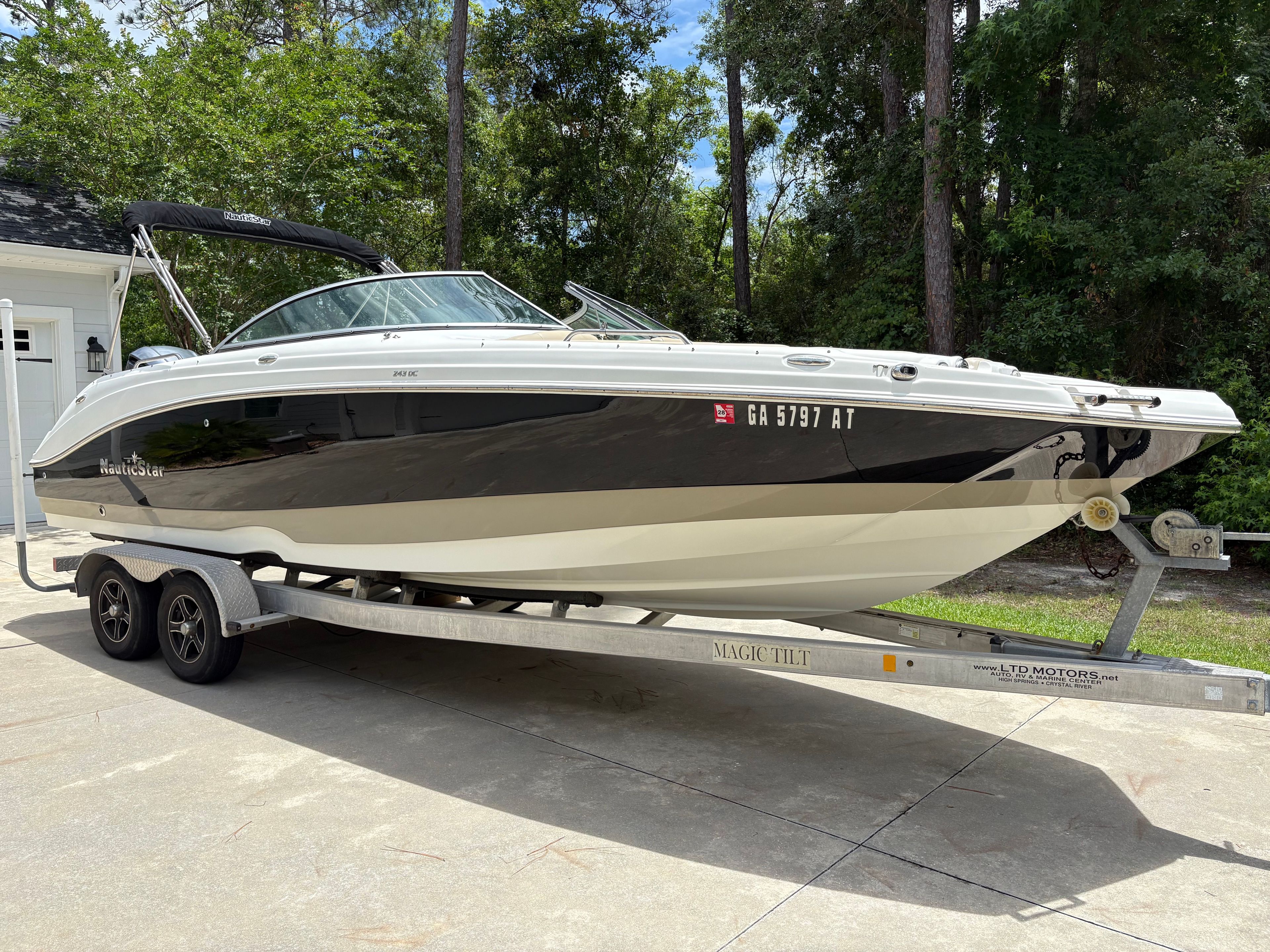 2016 NauticStar 243DC Sport Deck - 3
