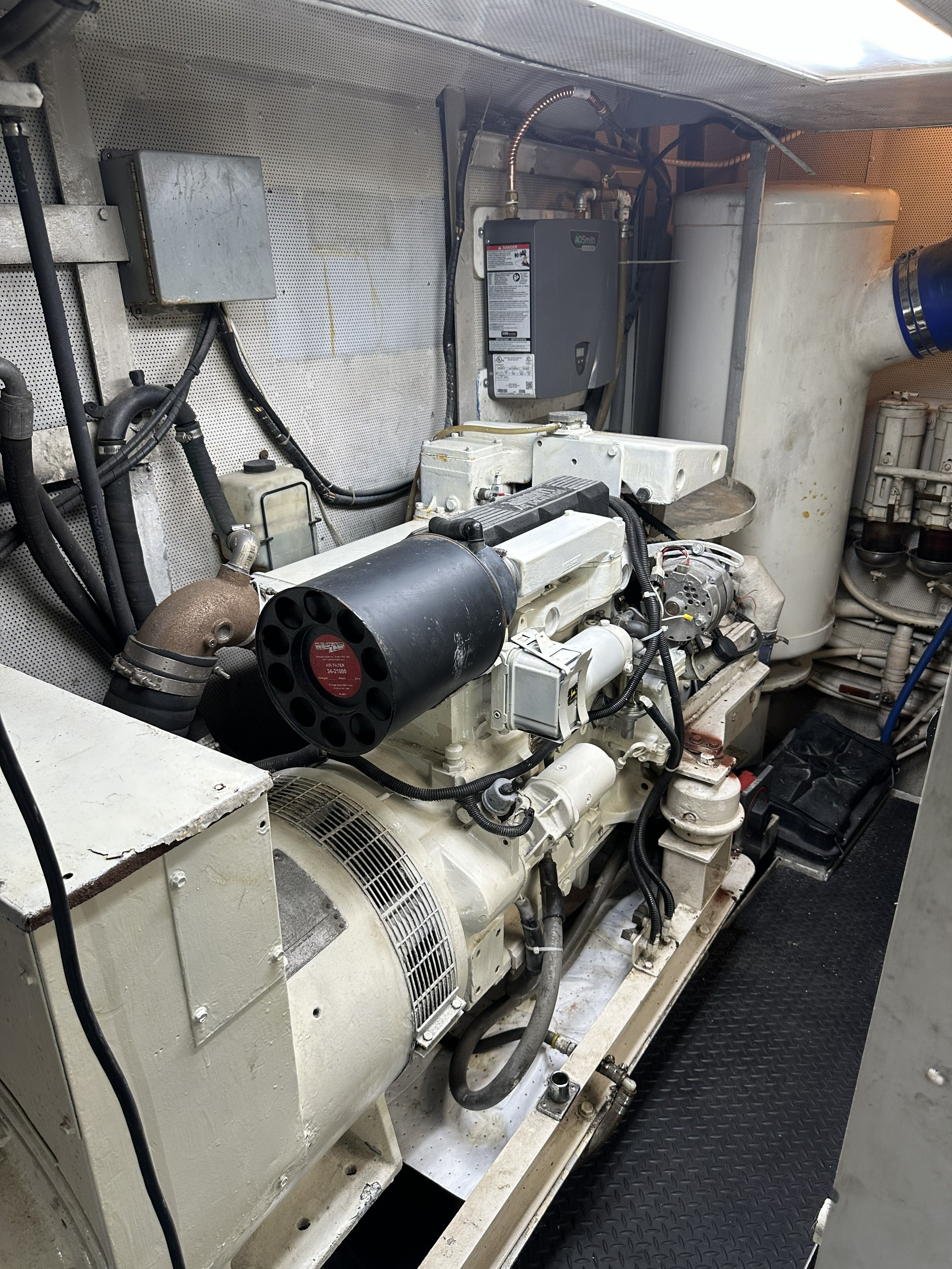 1986 Broward 94' Motor Yacht - 35