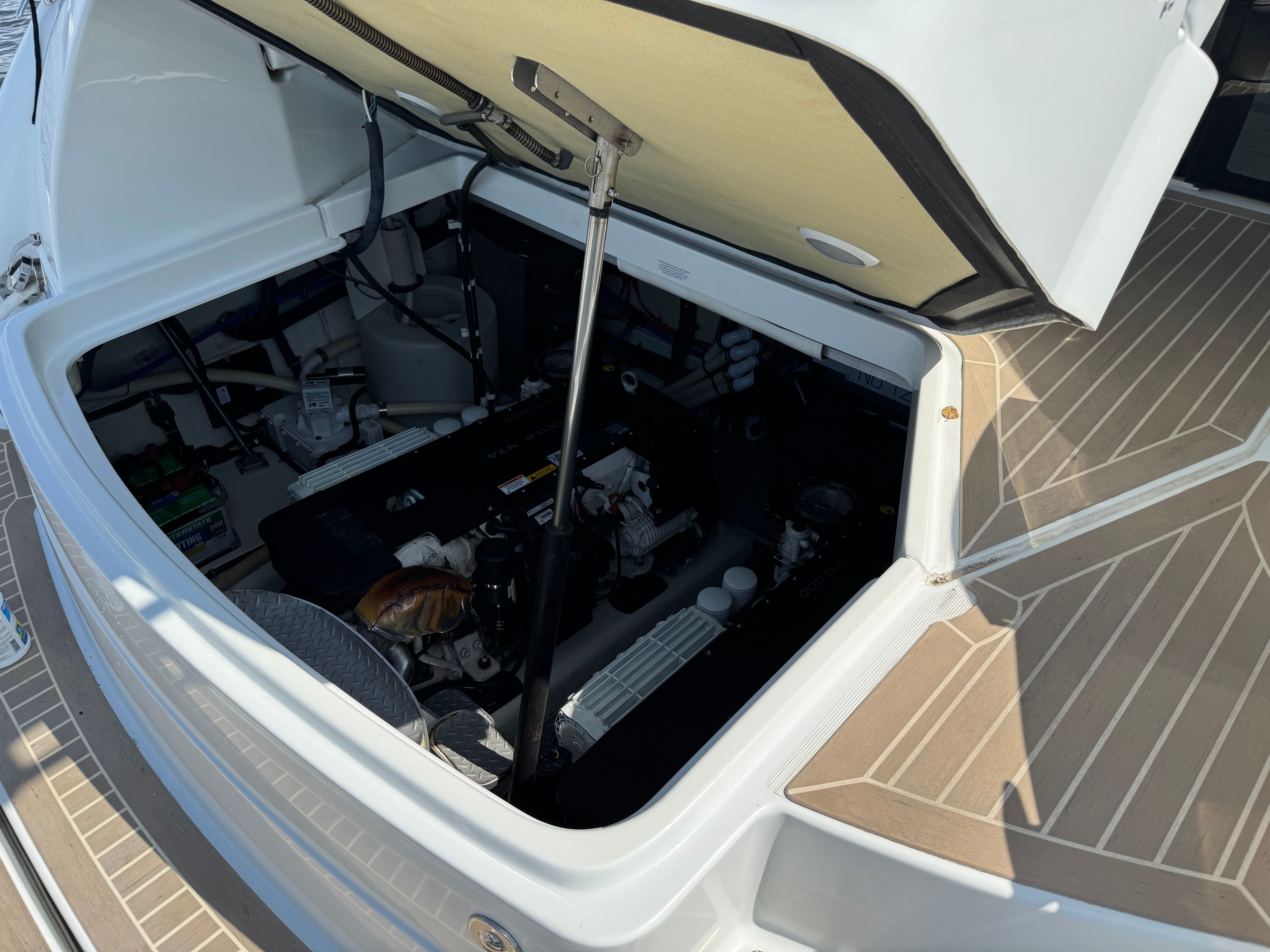 2015 Formula 45 Yacht - 12