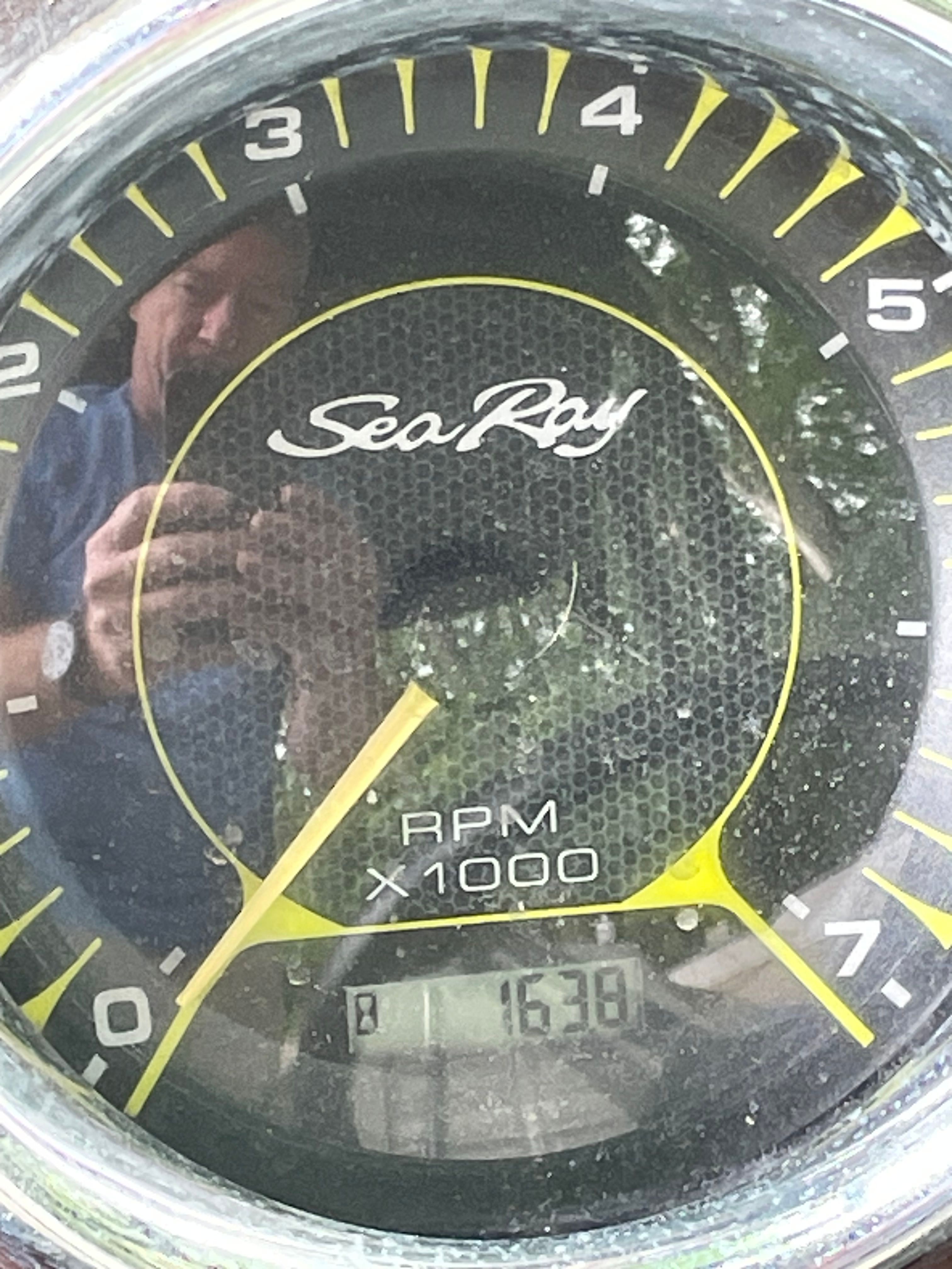 Sea Ray 21 SPX 2016 tachometer displaying 1638 RPM.