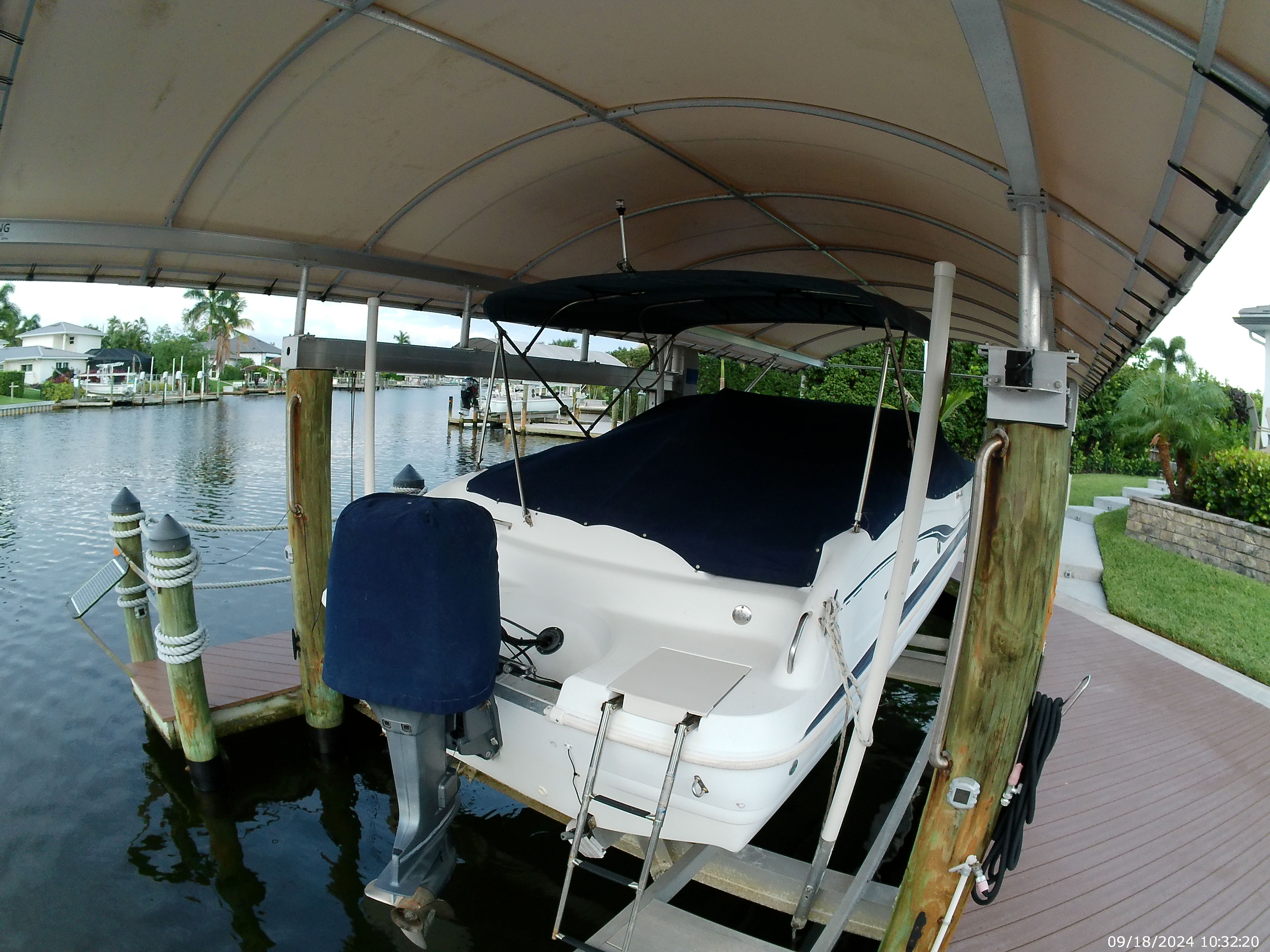 2000 Godfrey / Hurricane Sundeck 237 I/O - 4