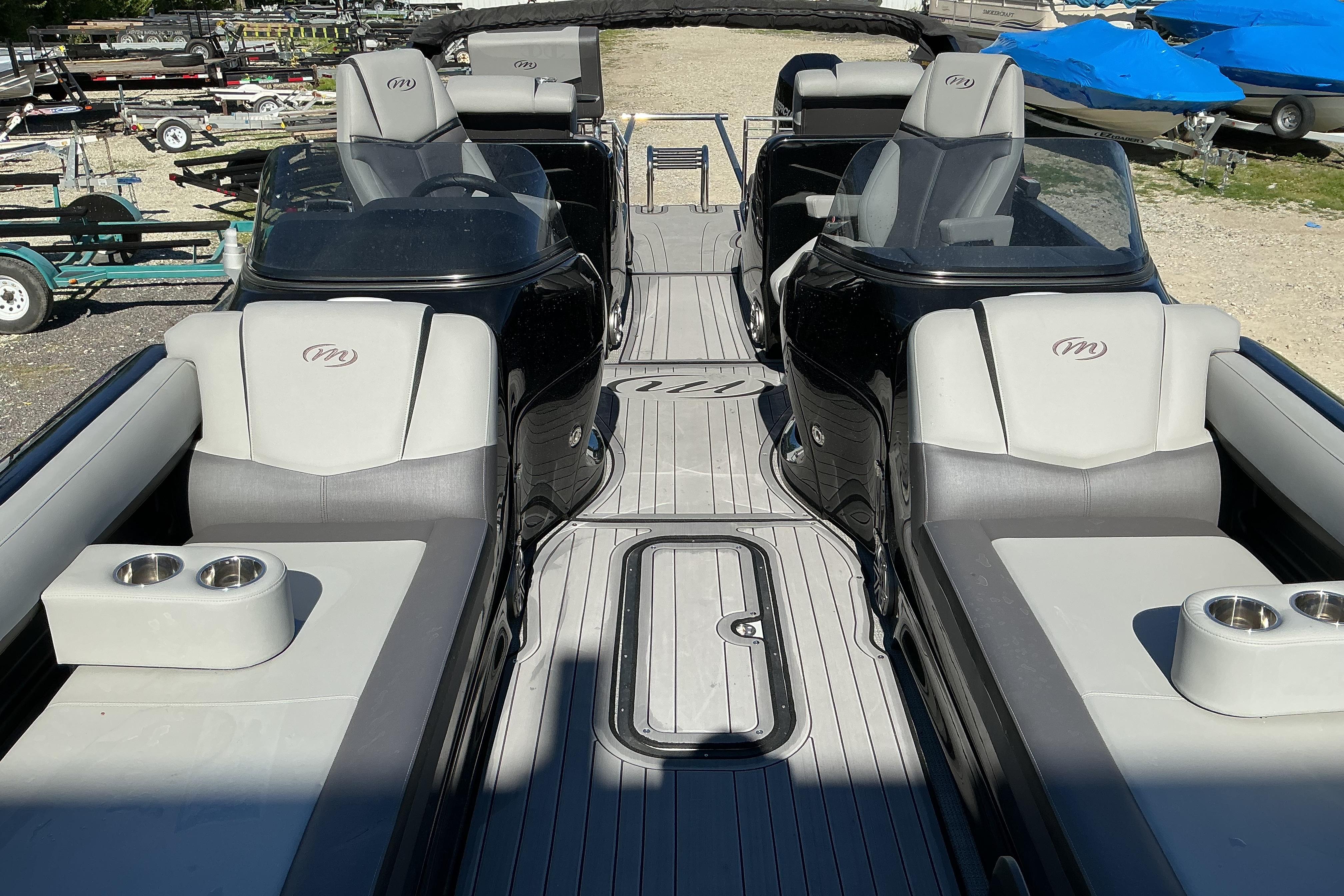 2024 Manitou 25 X-Plode XT SRS pontoon boat interior with sleek seating and cup holders.