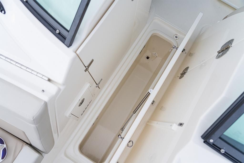 2023-Boston-Whaler-240-Vantage-MarineMax