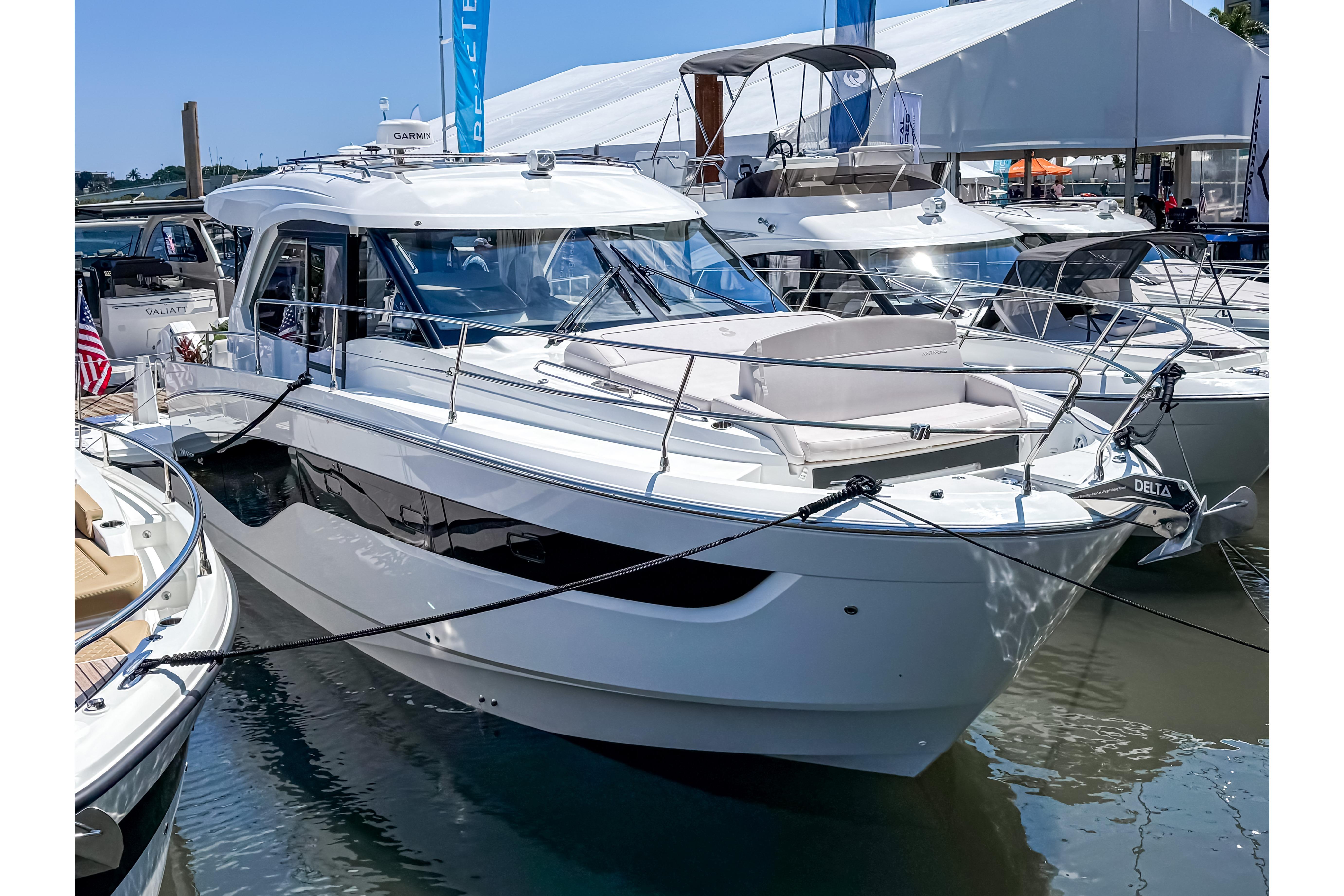 2026 Beneteau Antares 12 Coupe