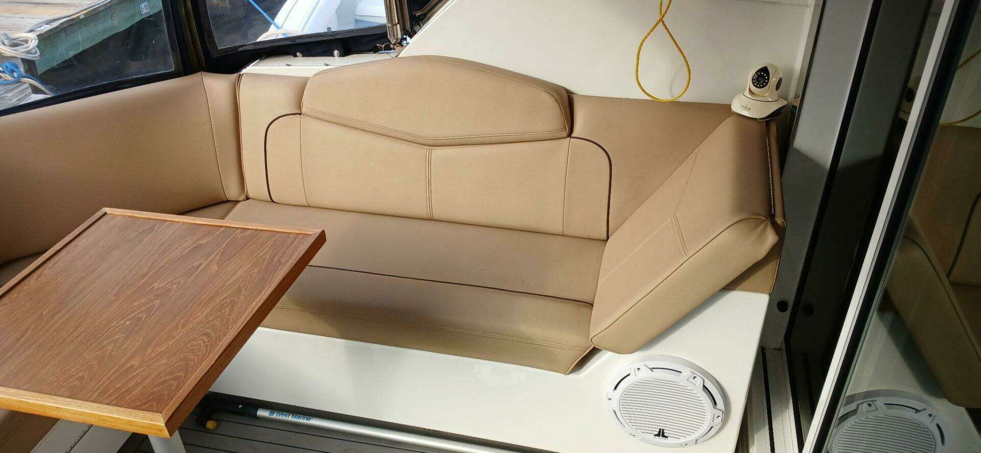 2014 Cruisers Yachts — - Image 6