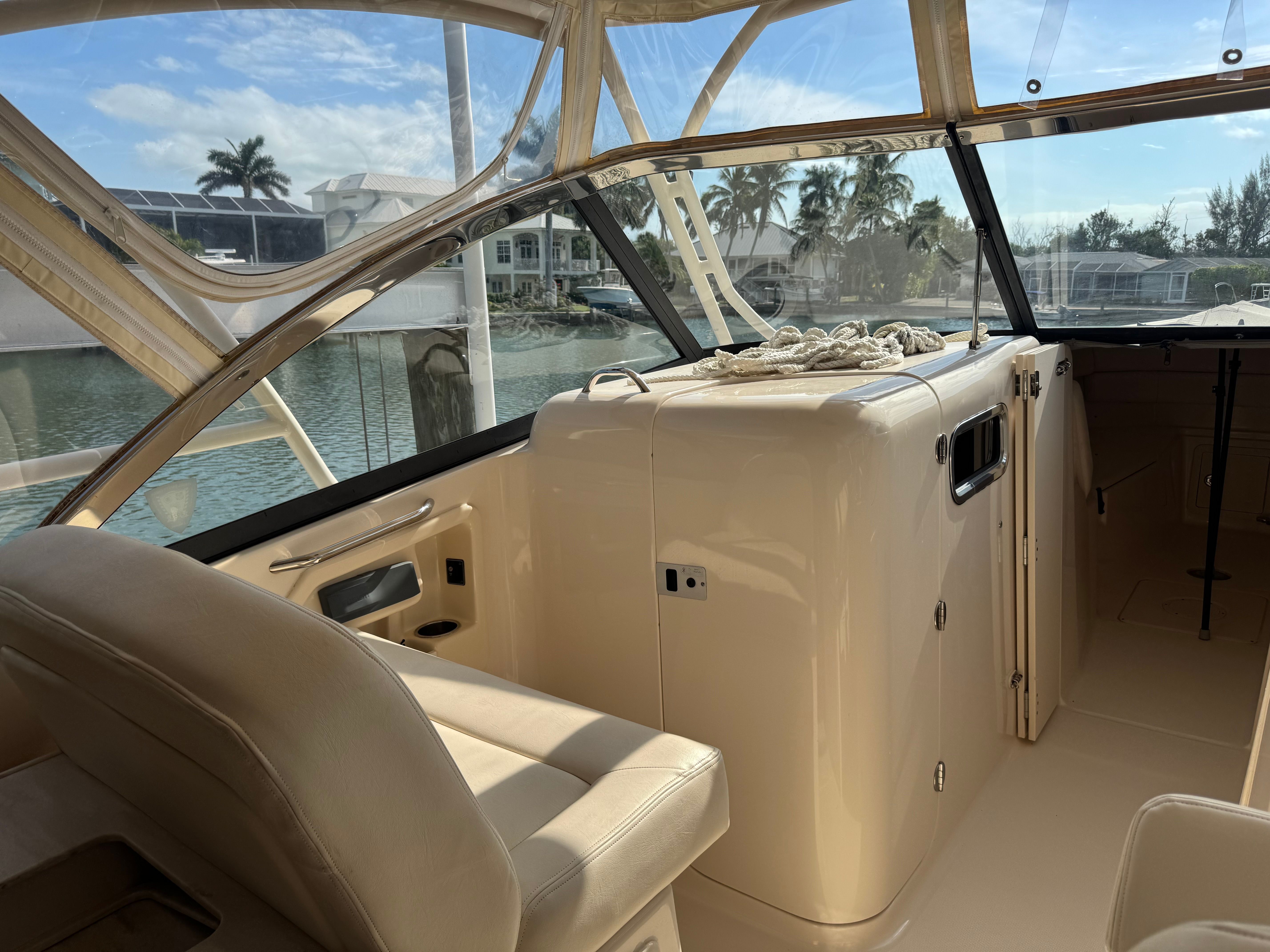 2016 Grady-White Freedom 307 - 6