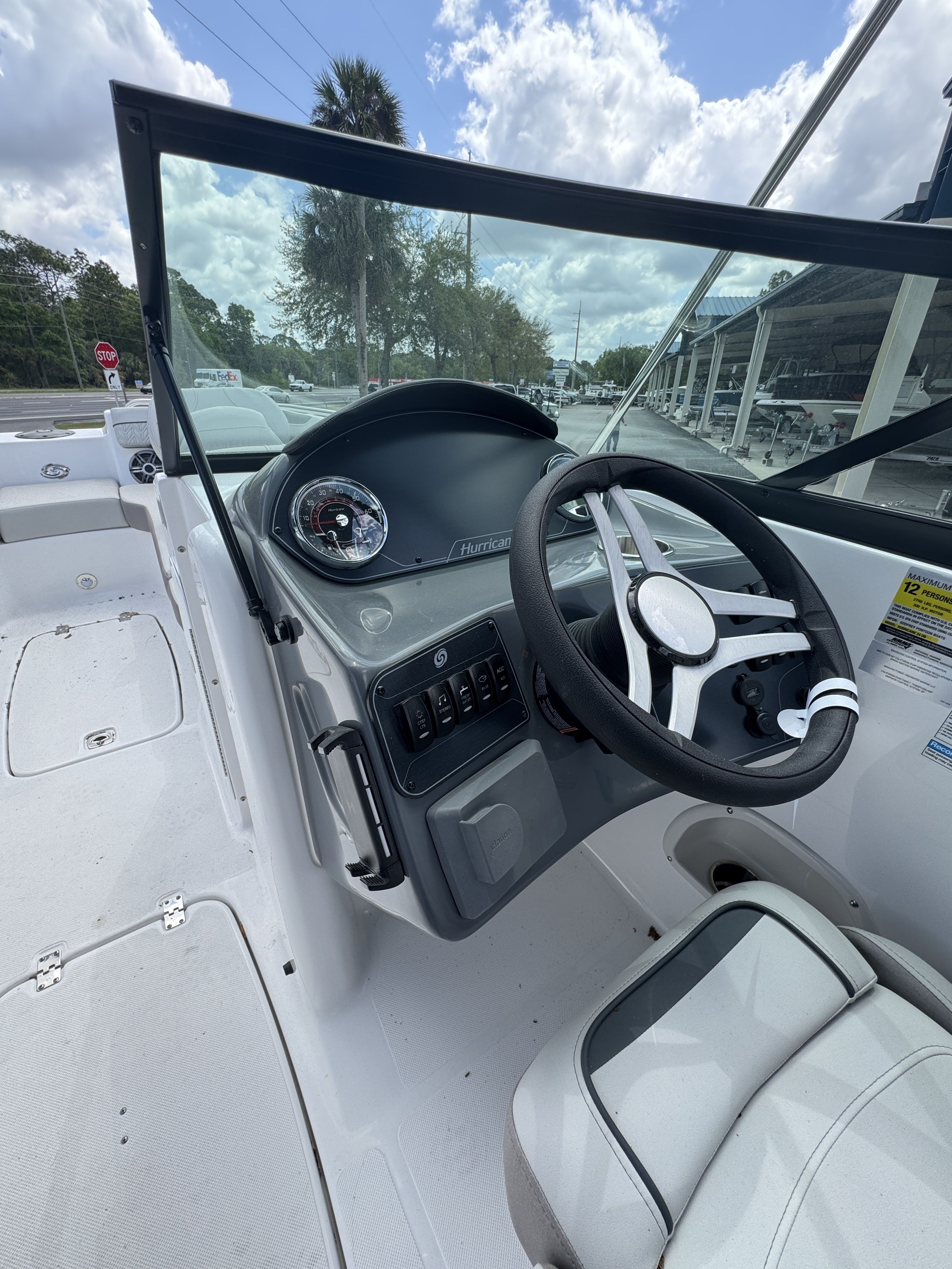 2026 Hurricane SunDeck 2400 OB - 13