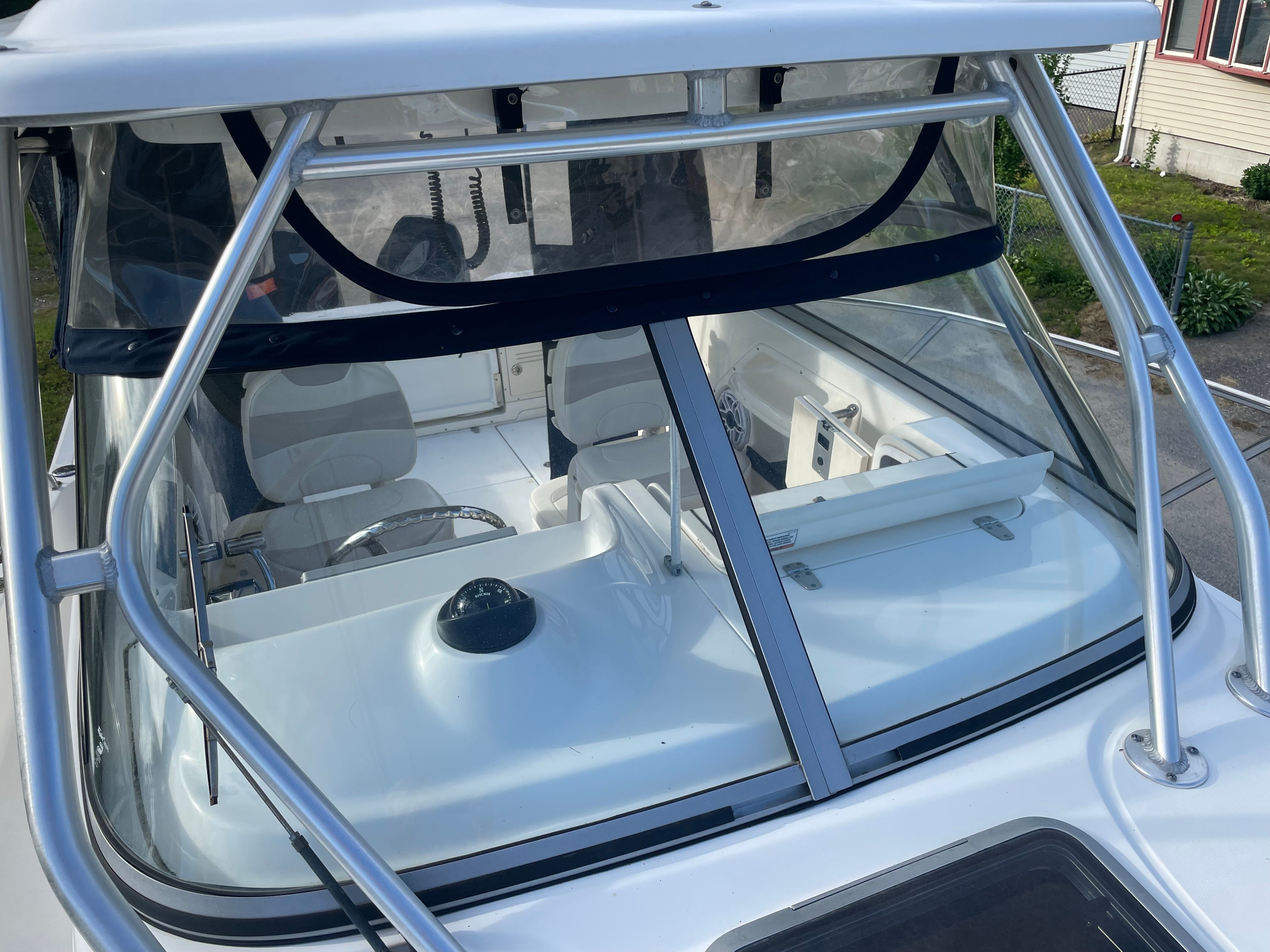 2009 Boston Whaler 255 Conquest - 30