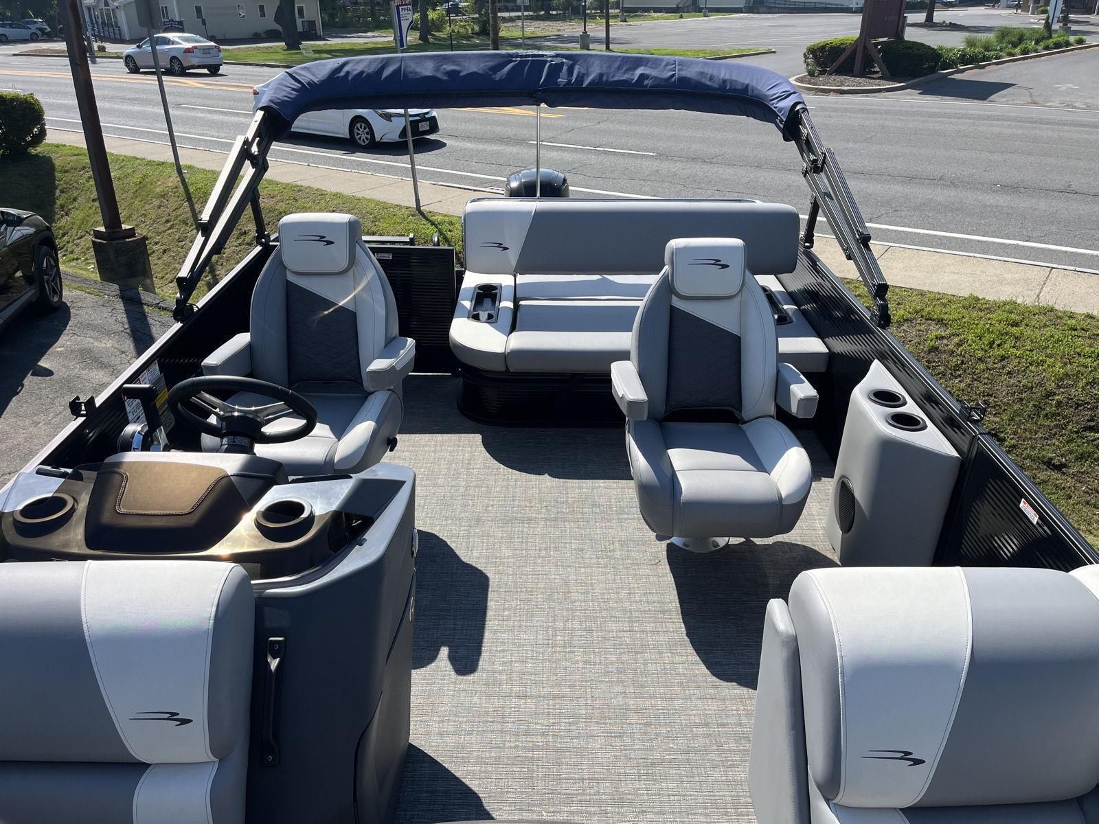 The image shows the deck of a 2025 Bennington S20 pontoon boat with gray and white seating.
