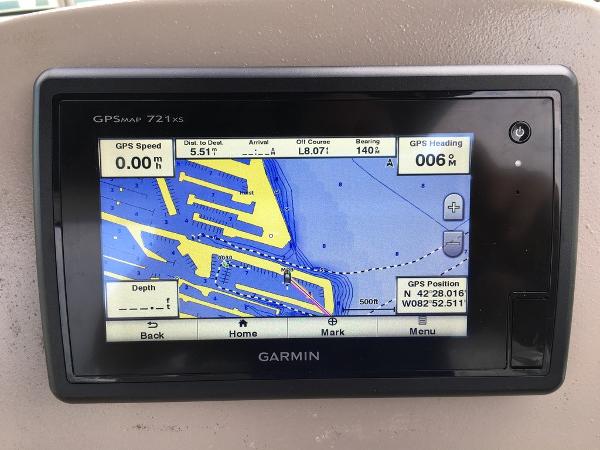 Garmin GPS on Cruisers Yachts 3372 Express, 2004 model.