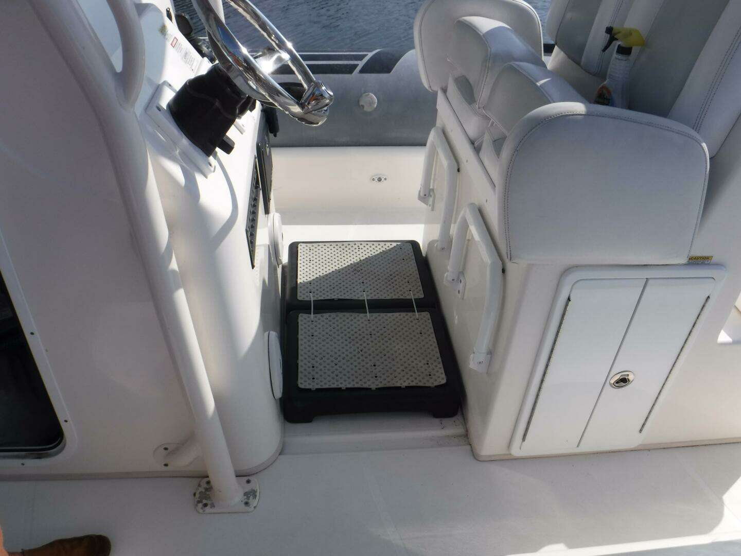 2015 Zodiac PRO 850 OPTIUM & Custom Trailer - Image 9