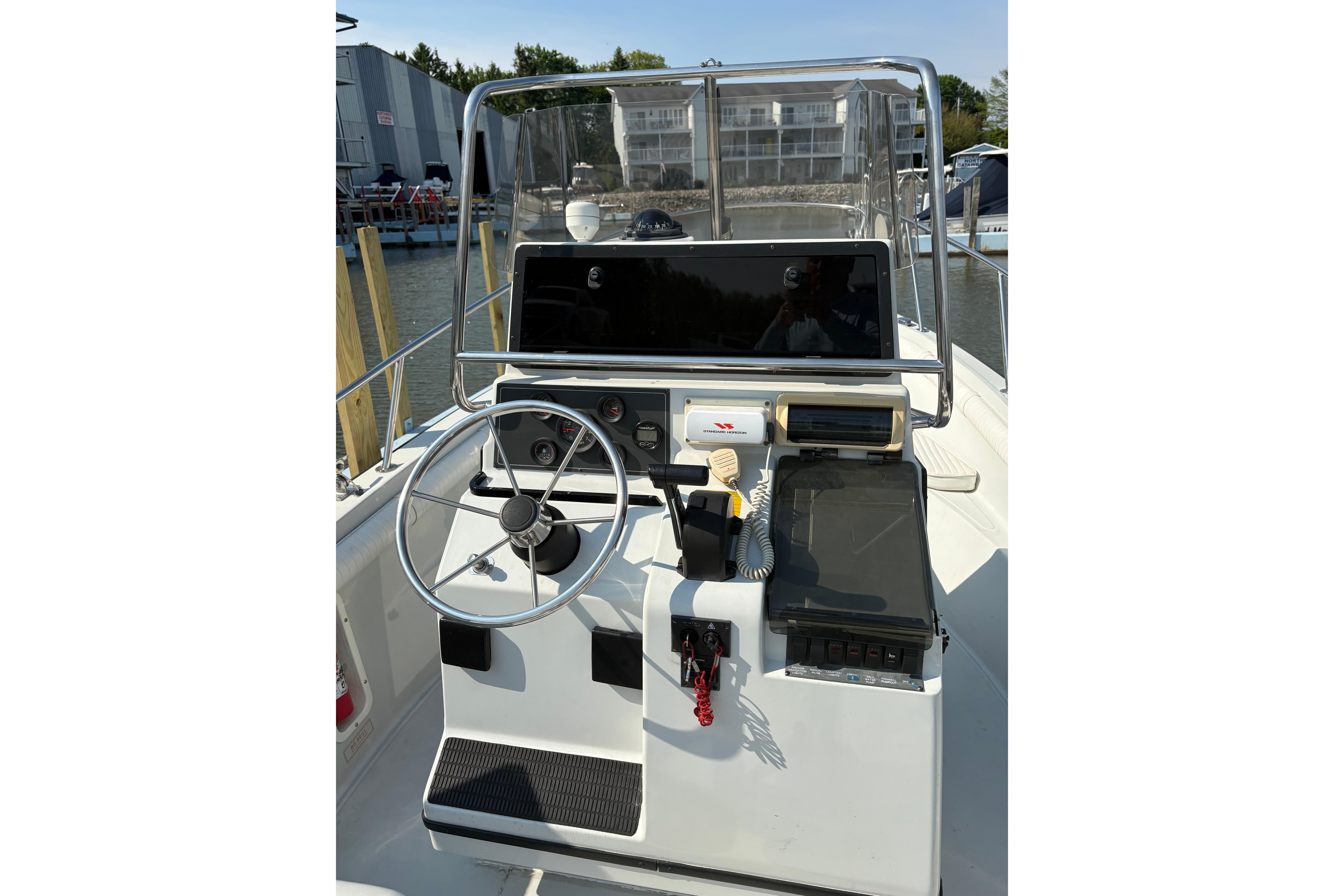 1993 Boston Whaler 21 Outrage boat console with steering wheel and controls.