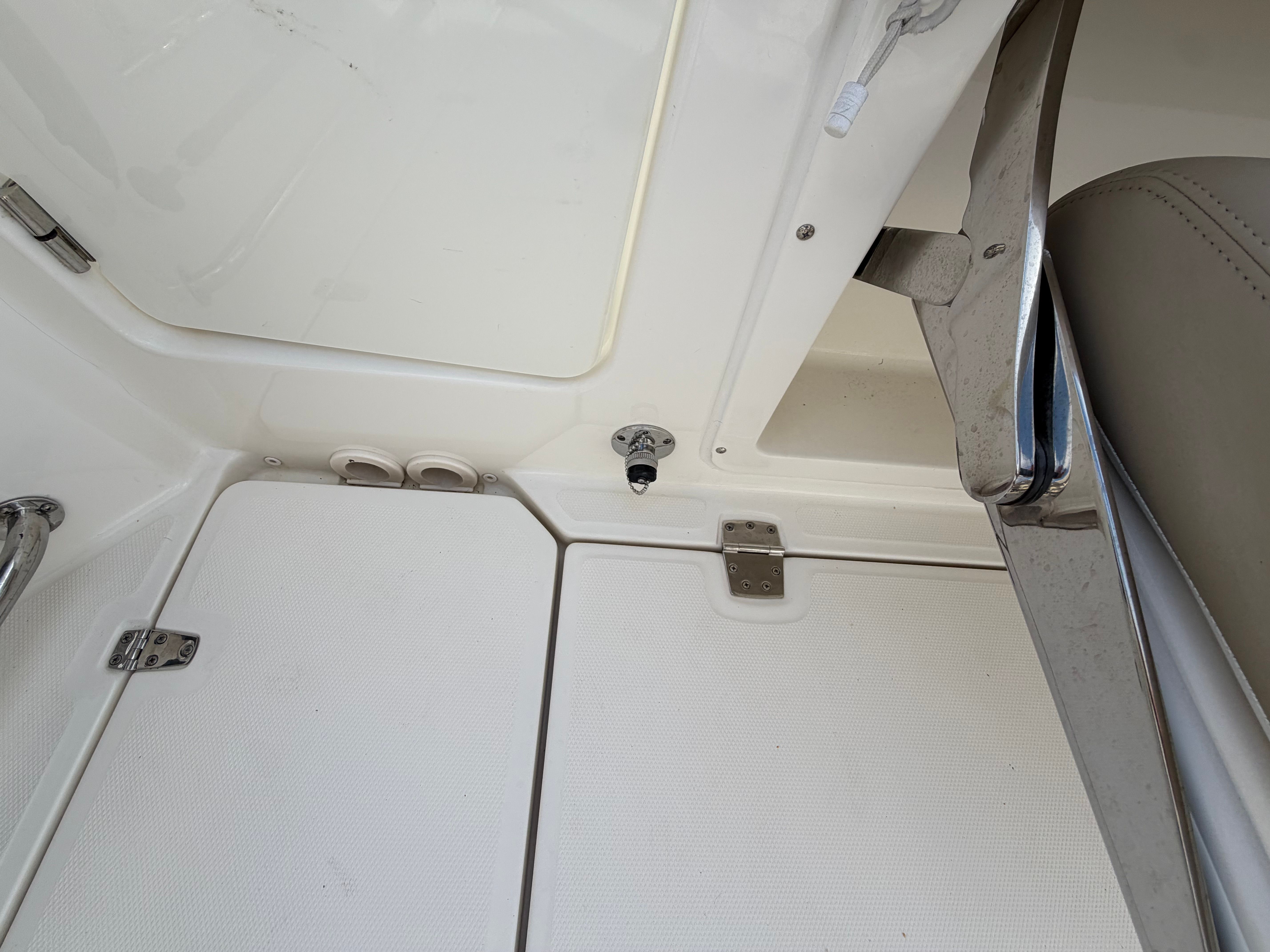 2021 Boston Whaler 330 Outrage - 26