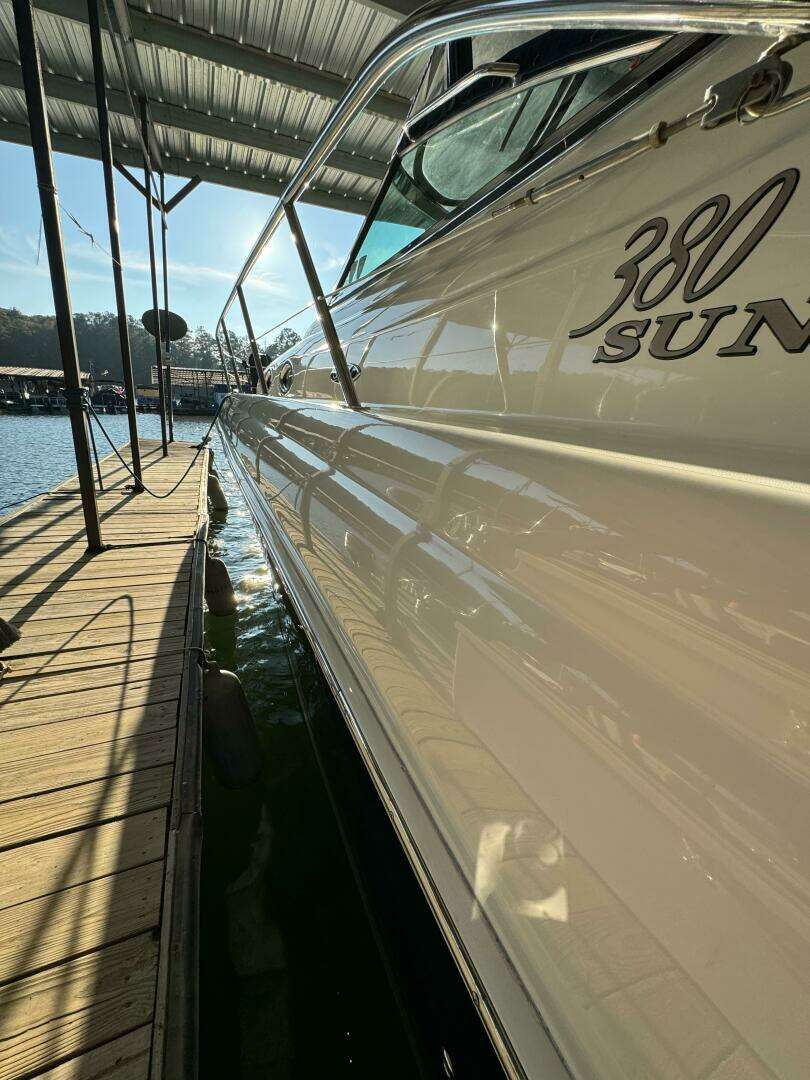 2004 Sea Ray 380 Sundancer - Image 3