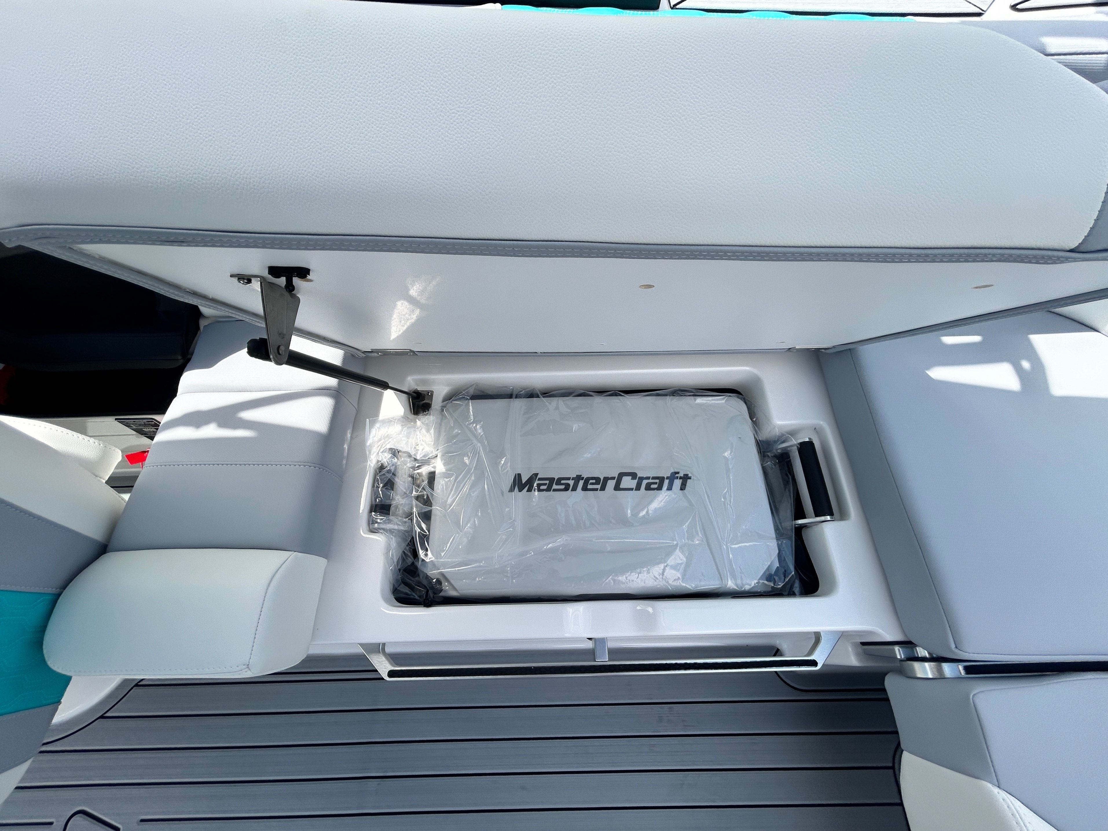 2026 MasterCraft XT22 - 46