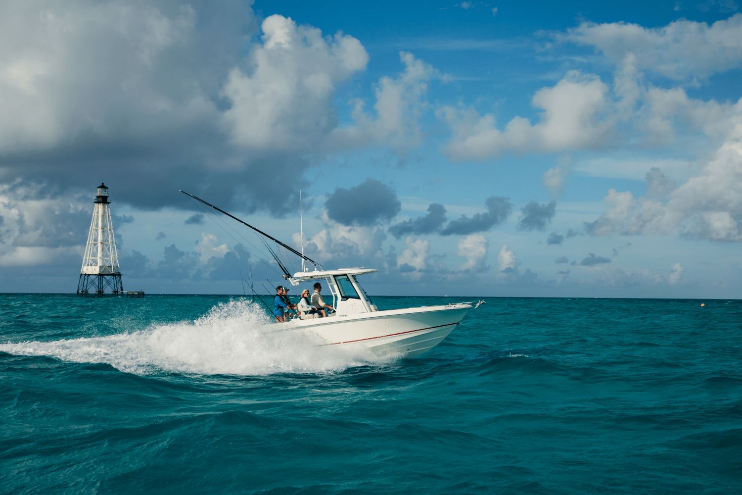 2026 Boston Whaler 250 Outrage