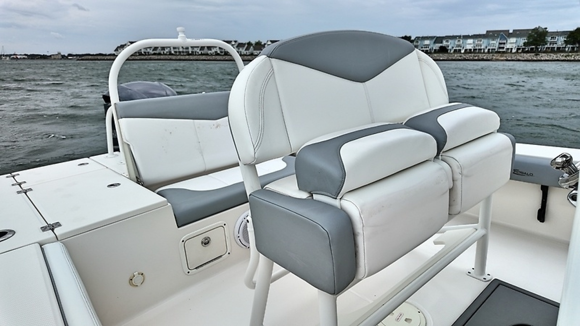 2021 Robalo 246 Cayman SD - Image 31