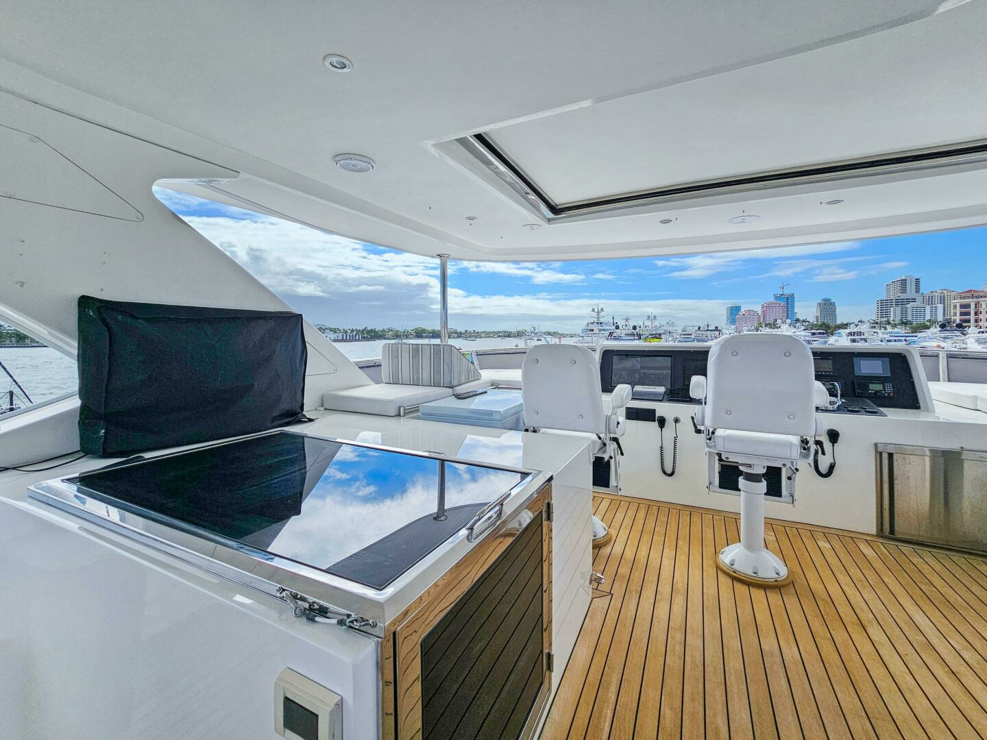 2010 Ocean Alexander 83 - Image 29