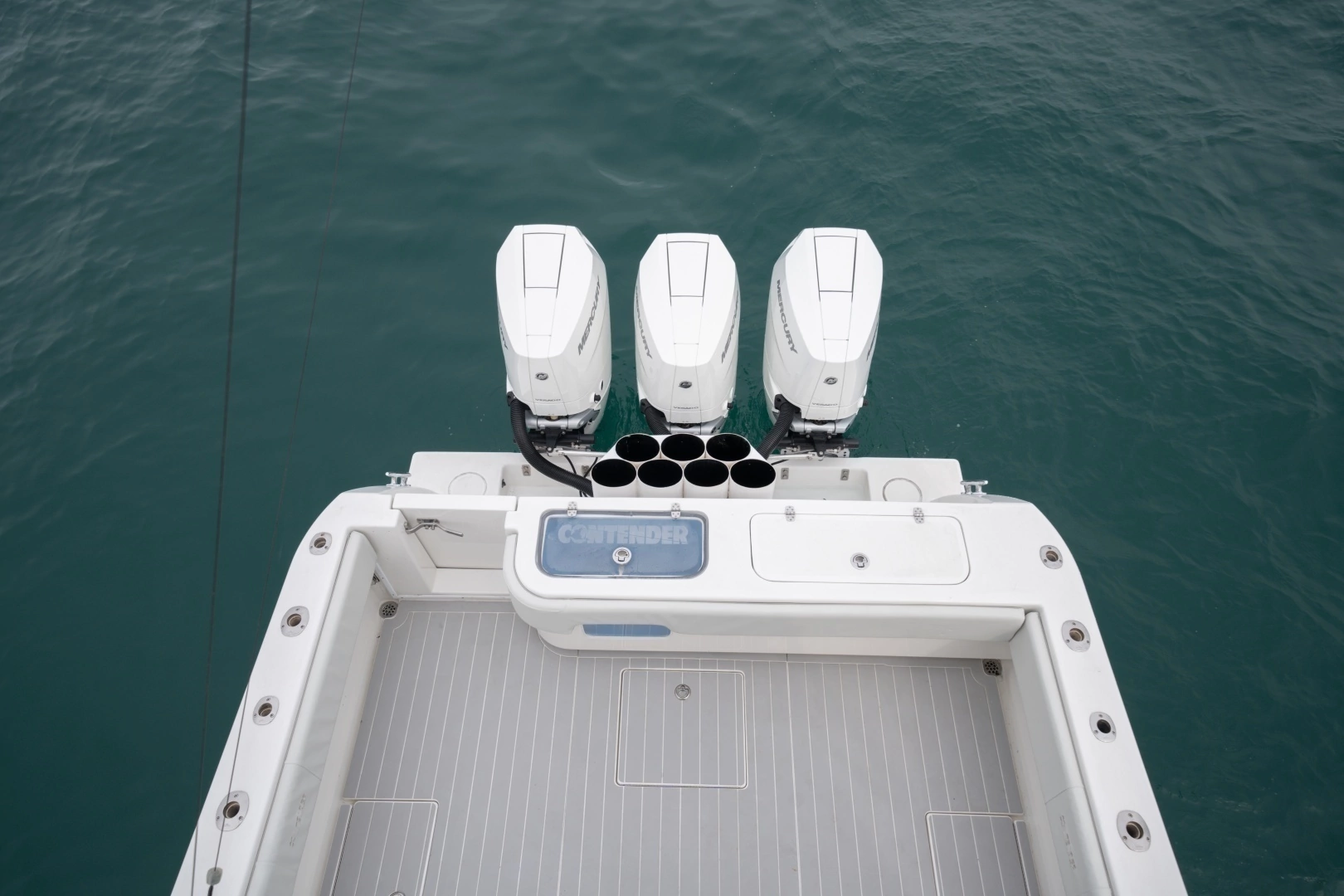 2011 Contender 40 Express - Image 27