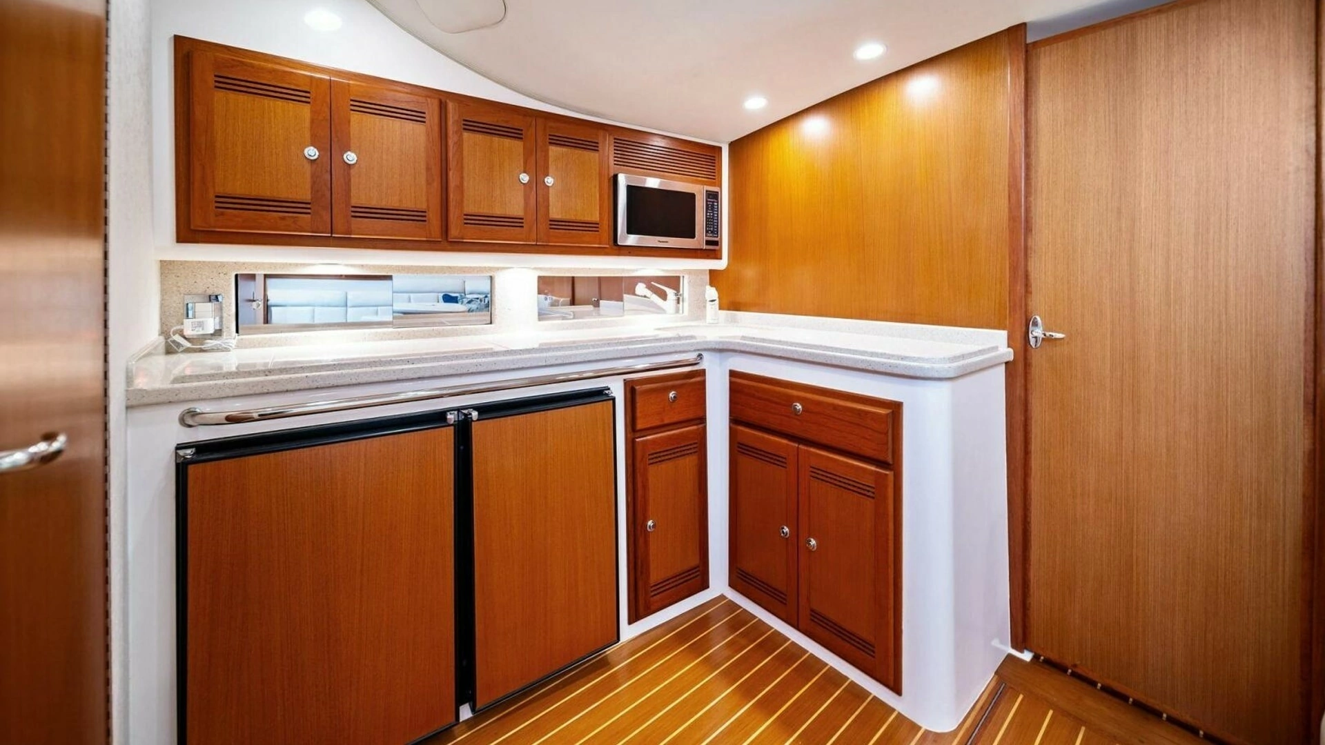 2005 Cabo 40 Express - Image 51