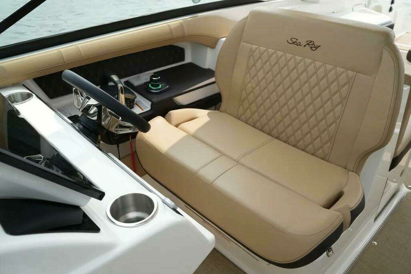 2023 Sea Ray SLX 310 Outboard - Image 13