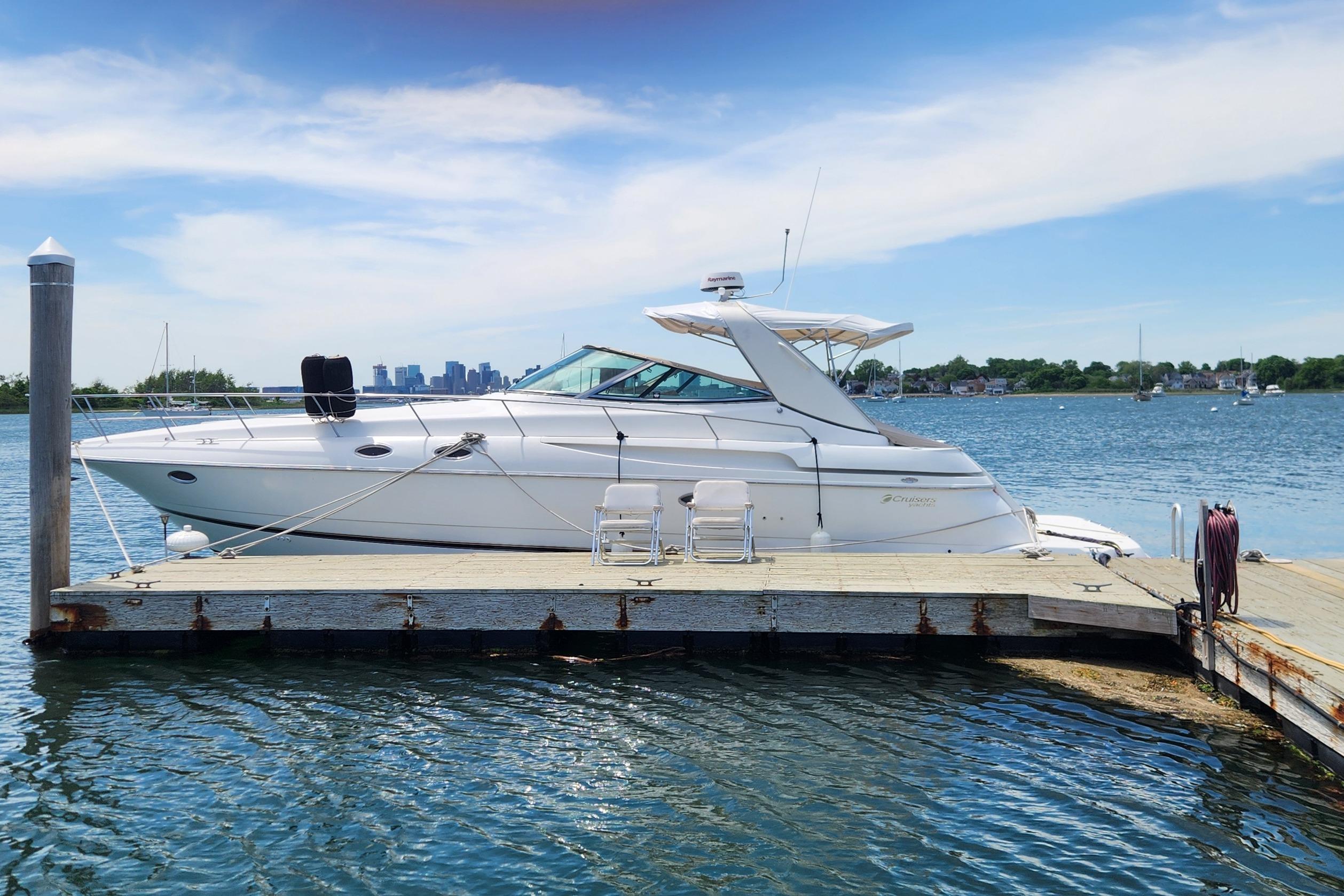 2002 Cruisers Yachts 3870 Express
