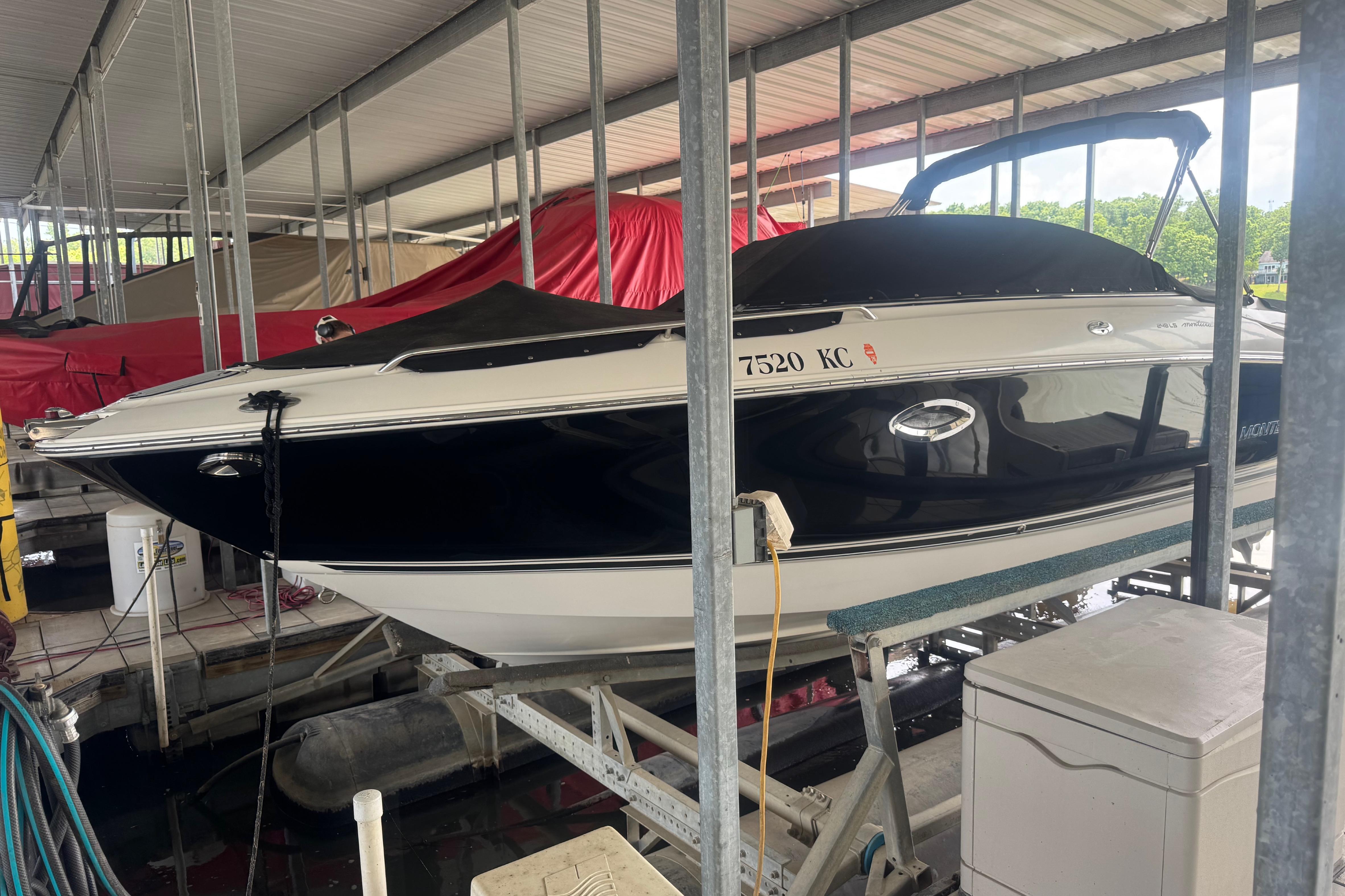 2005 Monterey 248LS Montura Bowrider