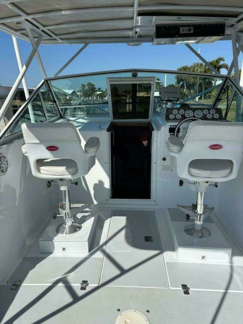 1987 Chris-Craft 284 - Image 2