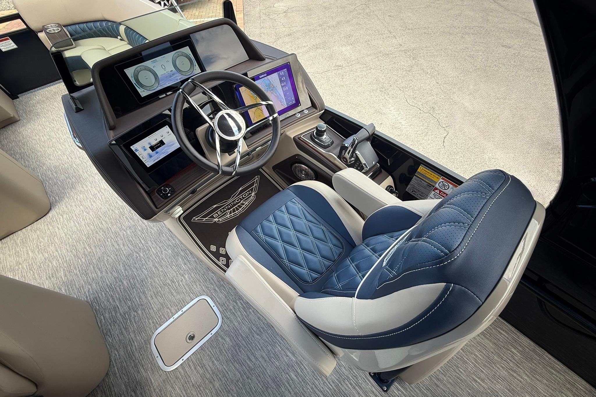Luxurious helm of 2026 Bennington 27 QSBAT2 boat with advanced navigation displays.