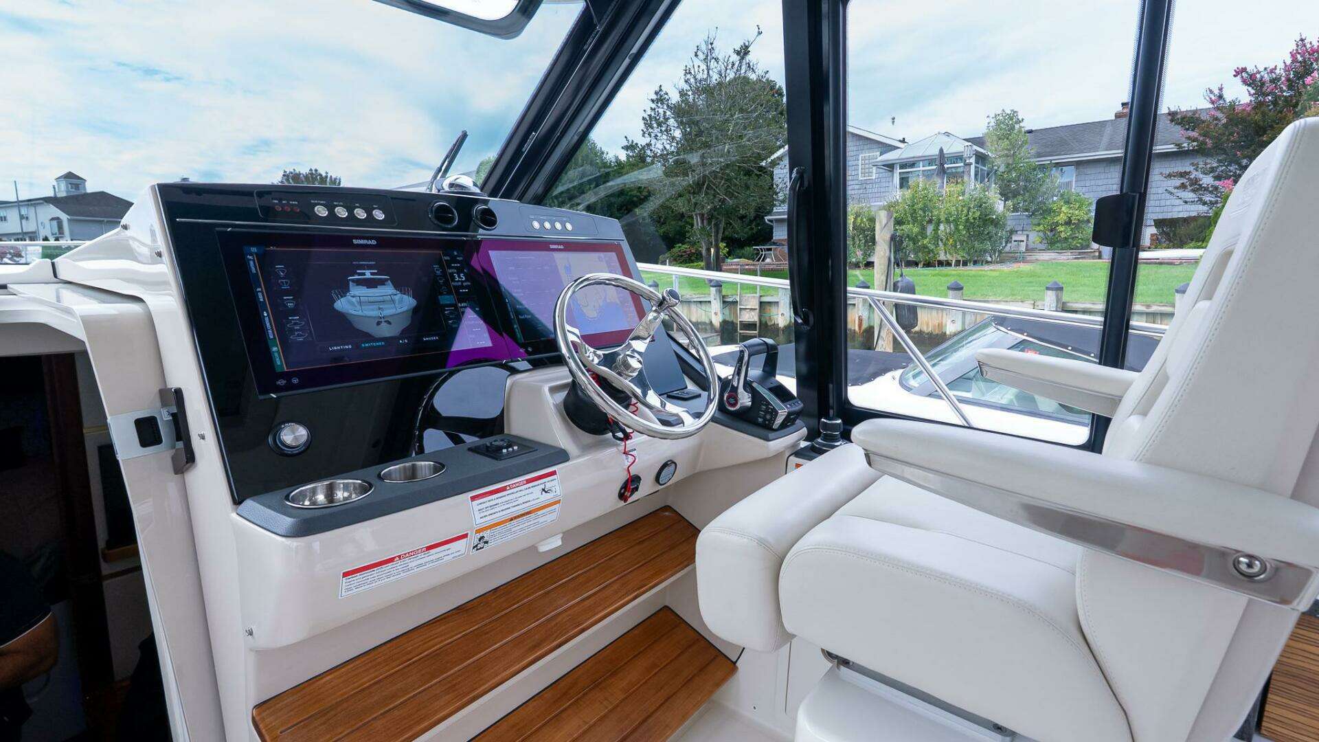 2024 Boston Whaler 405 Conquest - Image 41