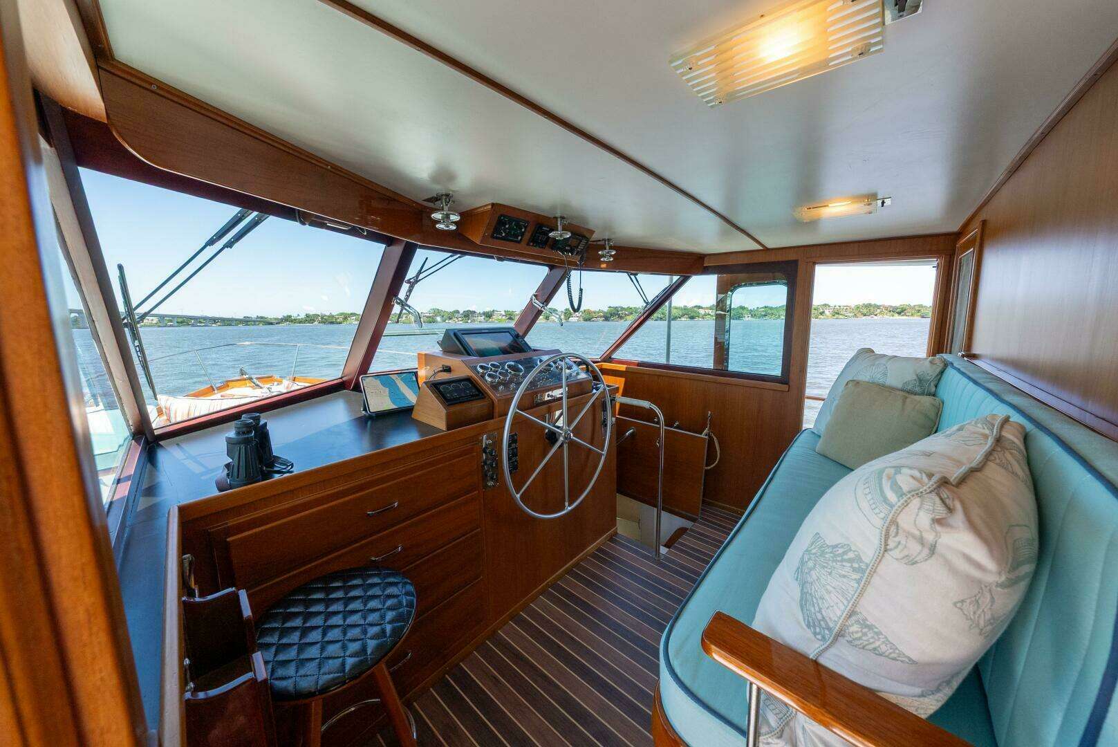 1970 Trumpy Houseboat - Image 10