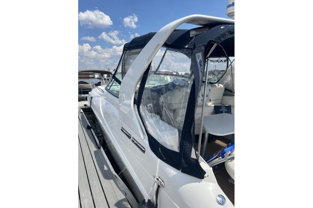 1996 Cruisers Yachts 3175 Rogue