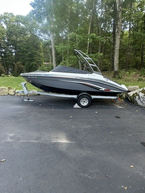 2019 Yamaha Boats AR195