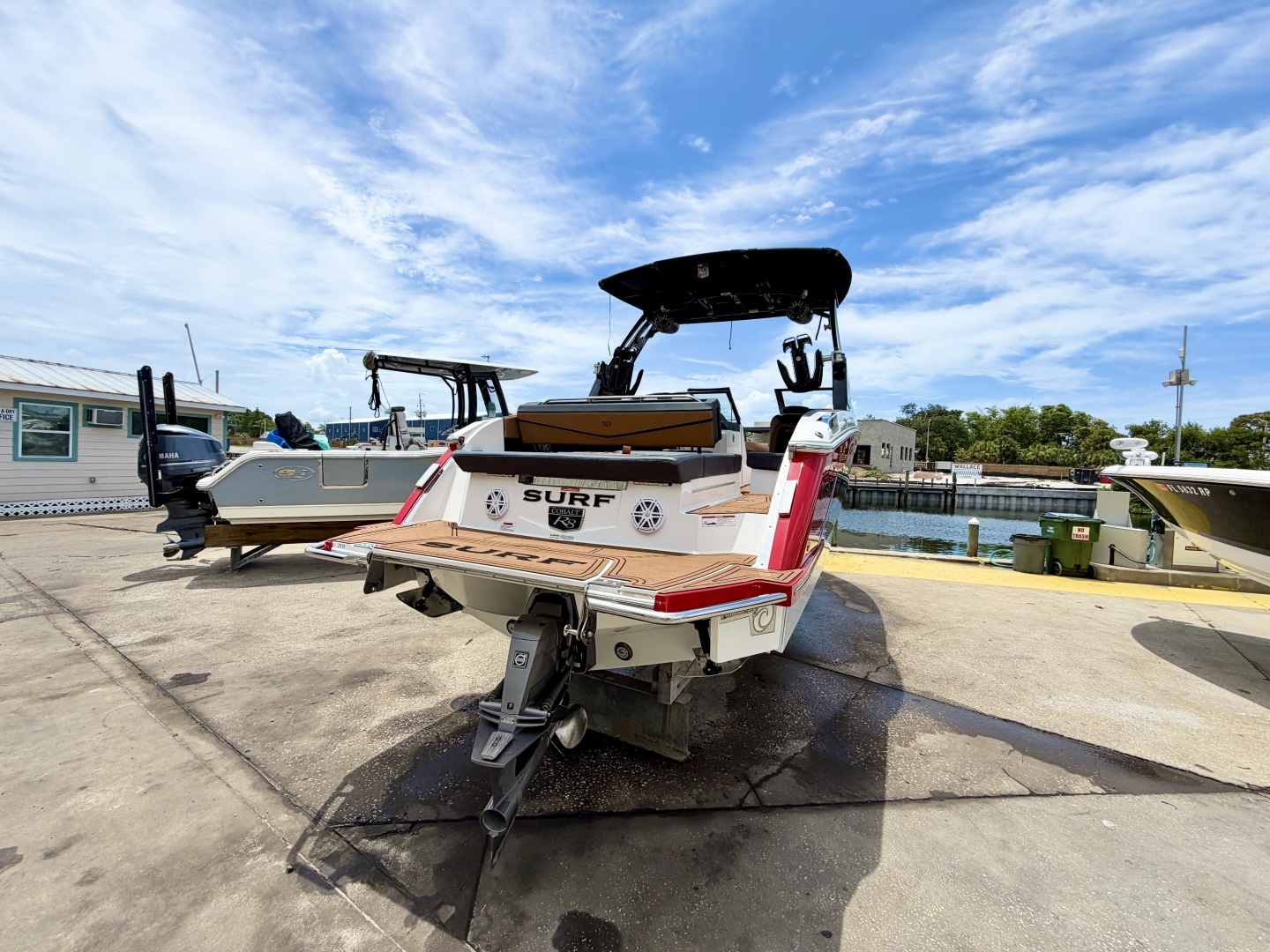 2024 Cobalt R8 Surf - Image 9